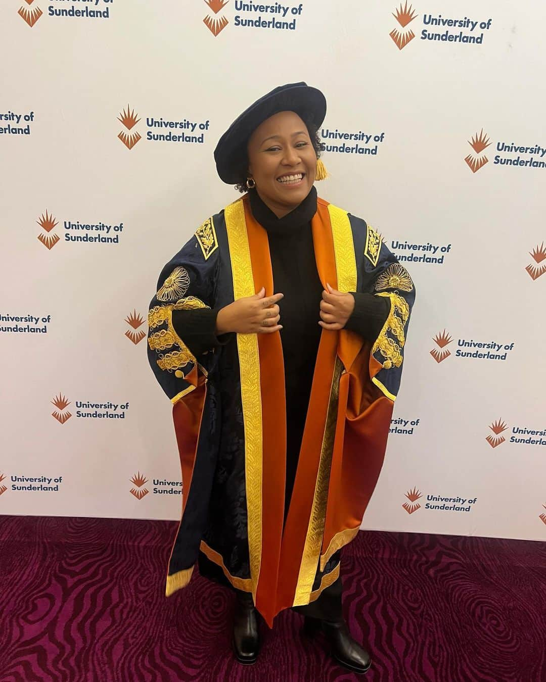 Emeli Sandéさんのインスタグラム写真 - (Emeli SandéInstagram)「I have had an incredible 4 years as chancellor of @sunderlanduni , it’s been a great honour to represent such a brilliant, inclusive, progressive university.   It was an emotional day today, wearing the gown for the final time at my last graduation. I am so touched to have received an honorary doctorate in music from your wonderful university. It was hard to hold back the tears! Thank you!!   Thank you so much to Vice Chancellor Sir David Bell and all the staff and governors at Sunderland University for the unforgettable memories and for all the inspiration you have given me in these four years. I am deeply grateful to have been given the chance to play a role in your powerful legacy.   To all the students I have met over the years, it has been a privilege to be your chancellor, I’m incredibly proud of all your achievements, especially in facing the many obstacles the recent years have brought. Shine bright and I hope you remember your time at @sunderlanduni with great happiness, I certainly will!   Congratulations to Leanne Cahill the new Chancellor! It was a pleasure to meet you today, wishing you a wonderful journey ahead!」12月1日 0時38分 - emelisande