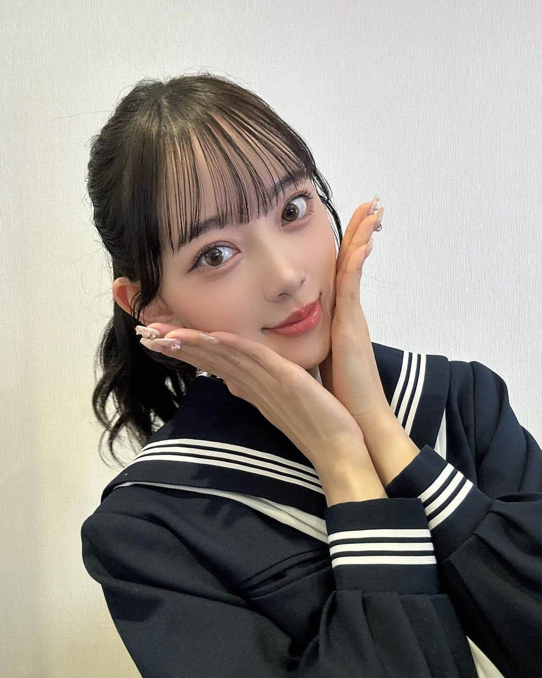 堀未央奈のインスタグラム：「👩🏼‍🎓  テレビ朝日系 「しくじり先生 俺みたいになるな!!」  12月1日（金）深夜0:45～  ぜひご覧ください🎀 いむたんたんメイク！制服の収録多し🤣」