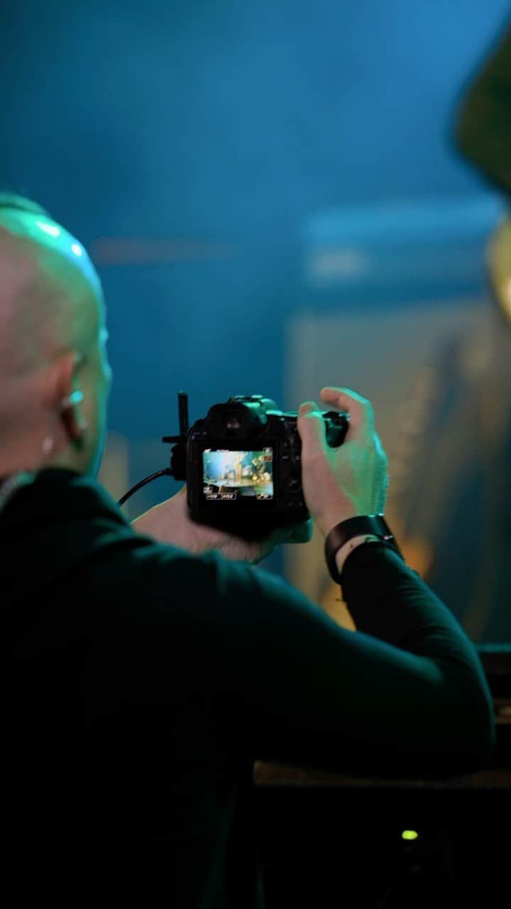 CANON USAのインスタグラム：「Create art and rock on with these tips from concert photographer @jimlouvau! 🥁📷 #canoncamera #concertphotographer」