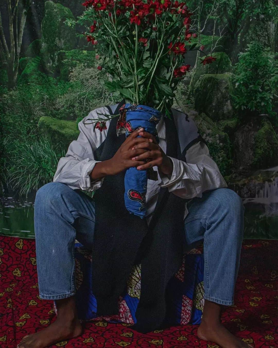 テート・ギャラリーさんのインスタグラム写真 - (テート・ギャラリーInstagram)「We're proud to present a selection of @tatecollective photography submissions in response to A World in Common: Contemporary African Photography at Tate Modern. The 30 artworks selected are currently on display on billboards all around London! ✨🎉  📸 Salima Kamara, Fambul Biznes @SalimaKamara 📸 Serpent Sibahle Daniel, Your Grandma's Favourite Speedans @hoodwhimsy 📸 Muorada Ibrahim, Eid in Blue @createdbyrada 📸 Mars Obonyo, Aiding and Abetting Heterosexuality @Mars.the.artist 📸 Robin Ringel, Power of the informal @robin_ringel 📸 Sohaila Ferrier, Portrait of a King @sossyfez 📸 Patricia Luyindula, Mumulia picturedbypatricia 📸 Theresa Macharia, Village Girls @theresamacharia 📸 Betty Ogun, Out of Danfo @buybetty  16-25? Join Tate Collective for free to get £5 exhibition tickets, exclusive gallery events, opportunities in our galleries and online, plus shop and cafe discounts. 💙」12月1日 0時49分 - tate