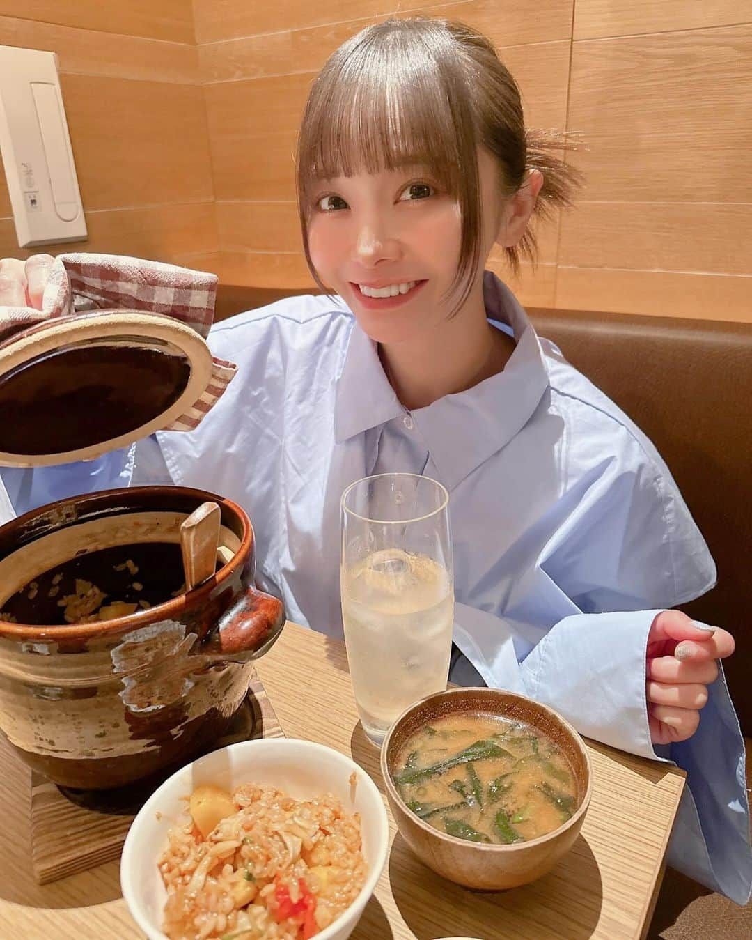 ななまるのインスタグラム：「健康志向のお店探してた🍽✨️ 【 小割烹おはし ゑびすりびんぐ/恵比寿 】 @ohashi.ebisuliving   今回食べたのは野菜が主役のご飯コース🥬 ヴィーガンの人でも食べられる植物性由来の食材と 調味料だけを使ったコース！  ヘルシーで健康的だからデザートまで罪悪感なく しっかり食べられる🤤♡  名物はこだわり素材の羽釜炊き込みご飯で、 野菜の旨味を存分に引き出した 羽釜飯が特におススメみたい💡  満足感があるのに身体に良い食事なのが実感できるから また行きたいナ♩ . . . #PR #vegantokyo #恵比寿グルメ  #恵比寿ディナー #ヴィーガン #ベジタリアン」