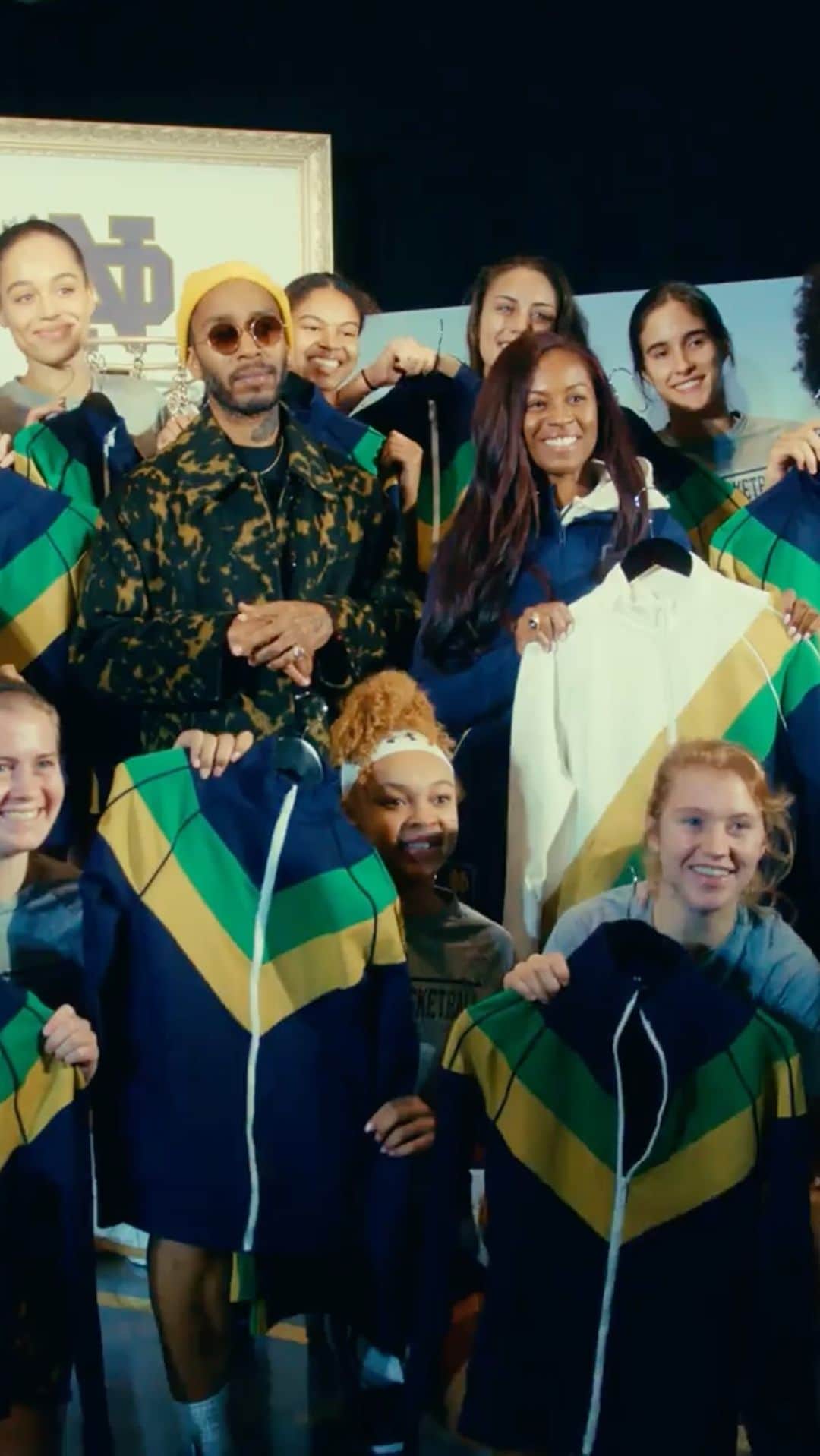 Under Armour Basketballのインスタグラム：「HISTORIC THREADS. We partnered with @RichFresh to create limited edition tracksuits for @gamecockwbb and @ndwbb as they prepared to tip-off the FIRST EVER college basketball game to be played in Paris 🇫🇷  UNDER ARMOUR x RICHFRESH - Available 12.1」