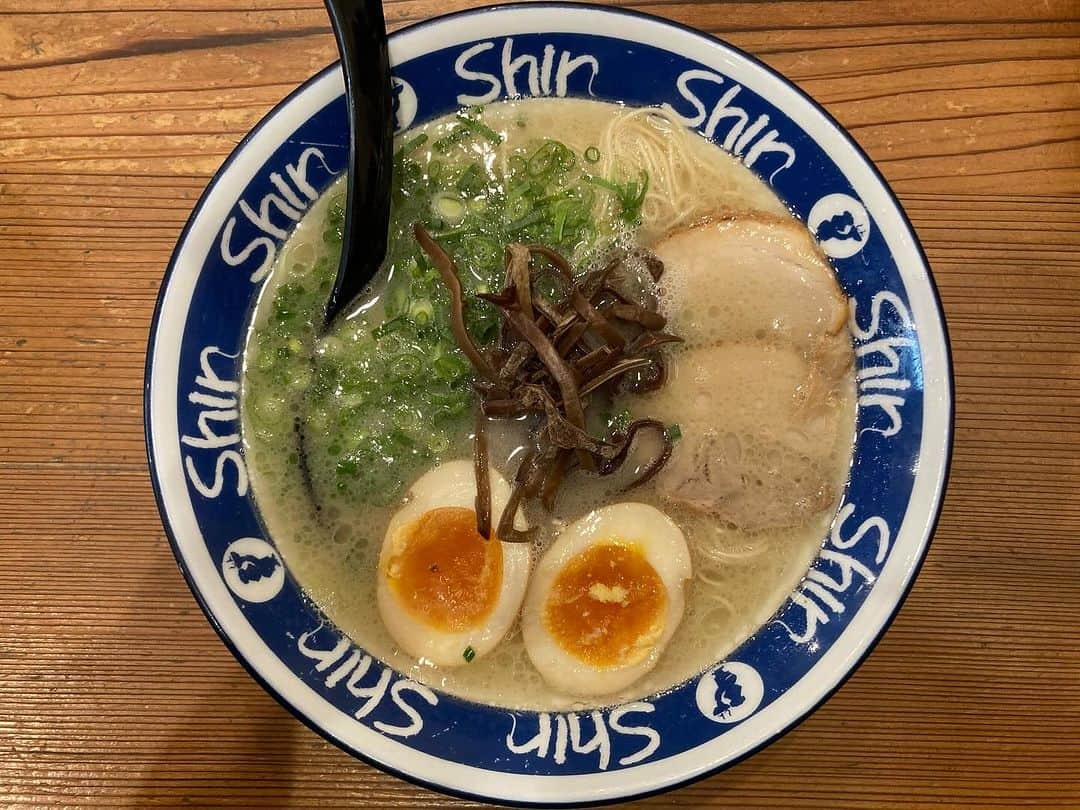 上原ひろみのインスタグラム：「Fukuoka! Always happy to be back here as a dedicated ramen fan ❤️ Thank you all for coming and sharing the musical adventure together! Aaaand YES!RAMEN!!」