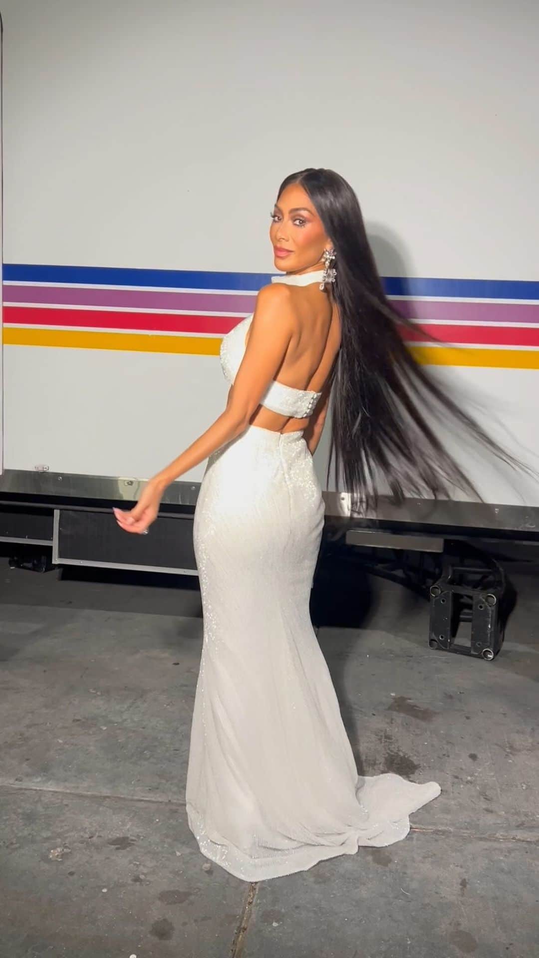 ニコール・シャージンガーのインスタグラム：「Let’s get a little commotion for these inches of hair 💁🏽‍♀️🙌🏽」