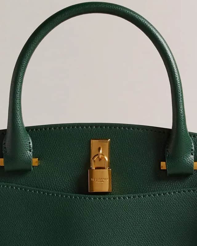 Ted Bakerのインスタグラム：「Holds everything you need. And things you might not.  #TedBaker #AGrandGoodTime」