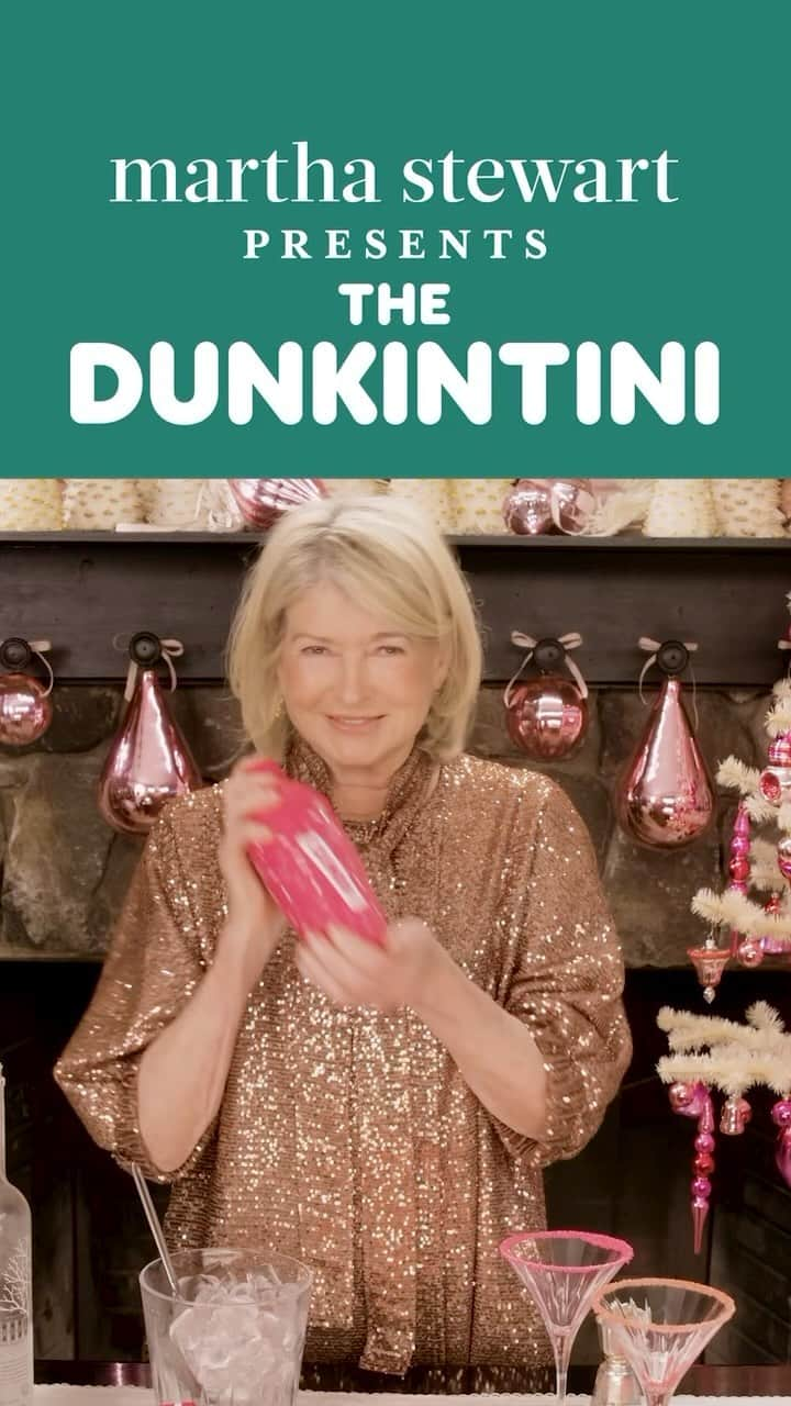 ダンキンドーナツのインスタグラム：「Holiday hosting tip: Serve the Dunkintini」