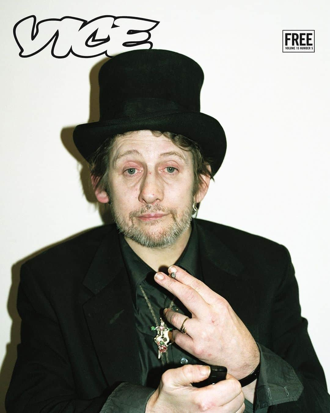 VICEさんのインスタグラム写真 - (VICEInstagram)「RIP, Shane MacGowan.  The legendary Pogues frontman has died, aged 65, after a long period of ill health.   This photo, by @benrayner, was on the cover of the magazine back in 2008. In the interview inside that issue, Shane was asked if there were any moments in his life he didn’t care to remember.   “No! I remember all of it,” he said. “And I liked all of it—even all the bad stuff that happened. That was all OK as well.”」12月1日 1時39分 - vice