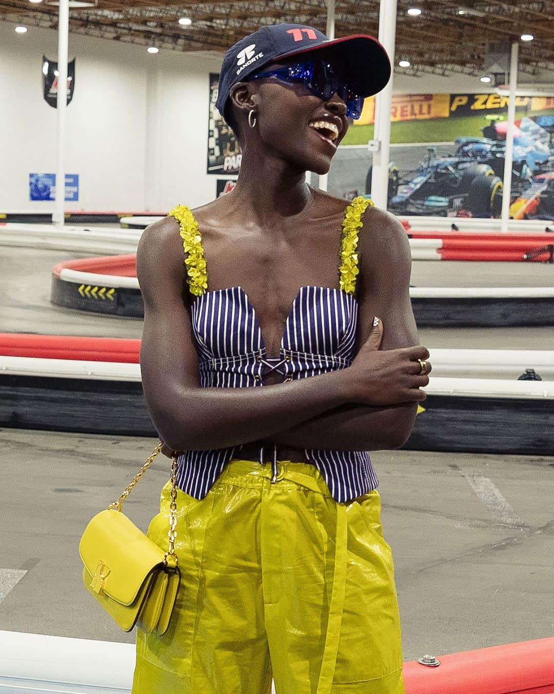 ケイト・スペードのインスタグラム：「Start your engines. @lupitanyongo in our bold yellow Dakota bag is getting our hearts racing… #katespadeny #katespadenydakota」