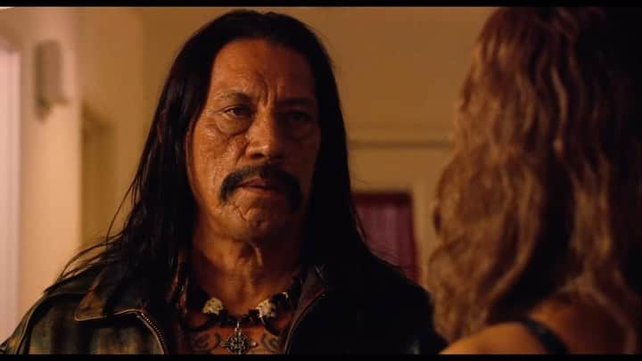 ダニー・トレホのインスタグラム：「#TBT Machete don’t text」