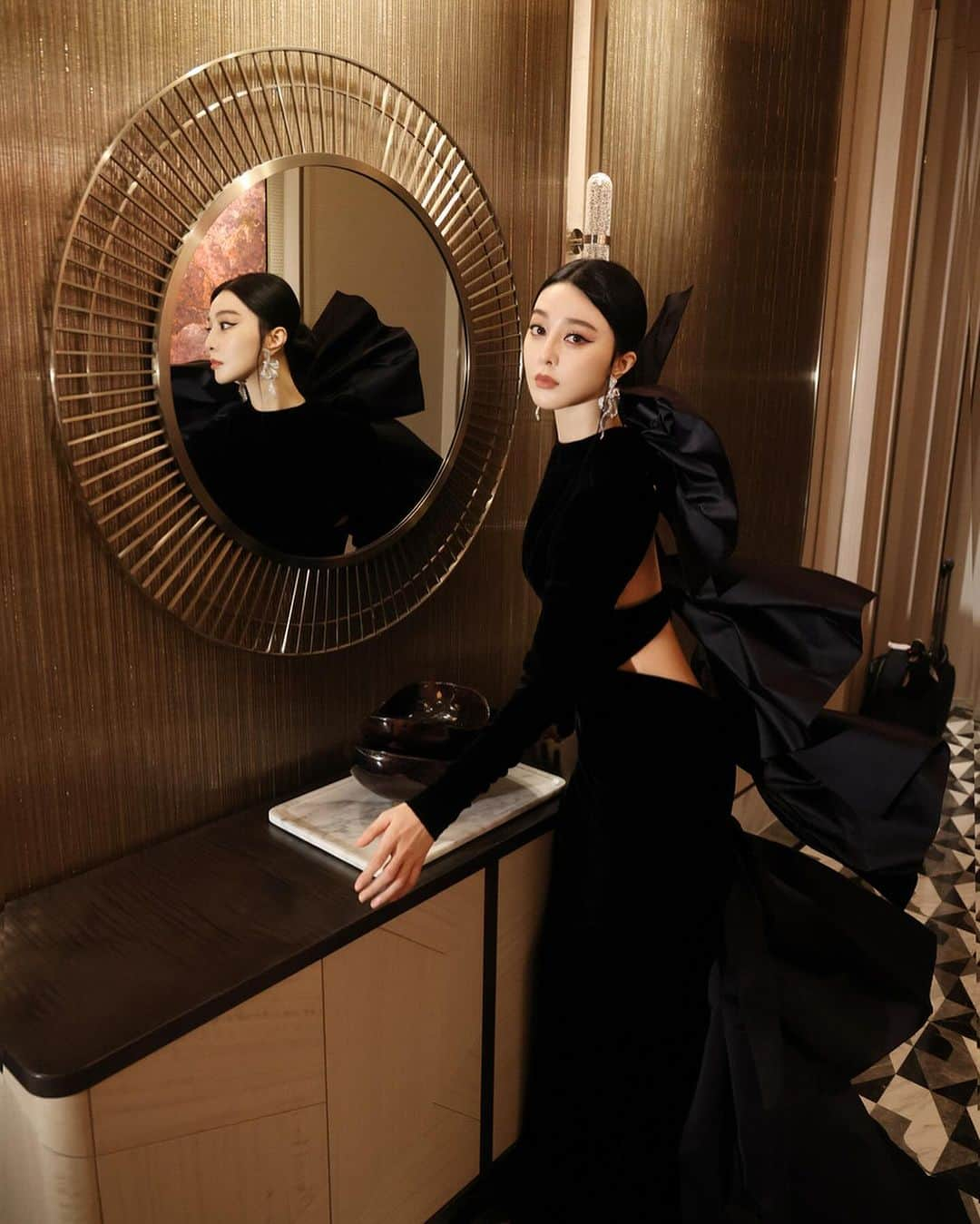 ステファンローランさんのインスタグラム写真 - (ステファンローランInstagram)「Fan Bingbing at the Singapour film festival tonight wearing Haute Couture FW23.   Thank you @wishgui3 !   #StephaneRolland #HauteCouture #FW23 #SingapourInternationalFilmFestival」12月1日 1時50分 - stephanerolland_paris