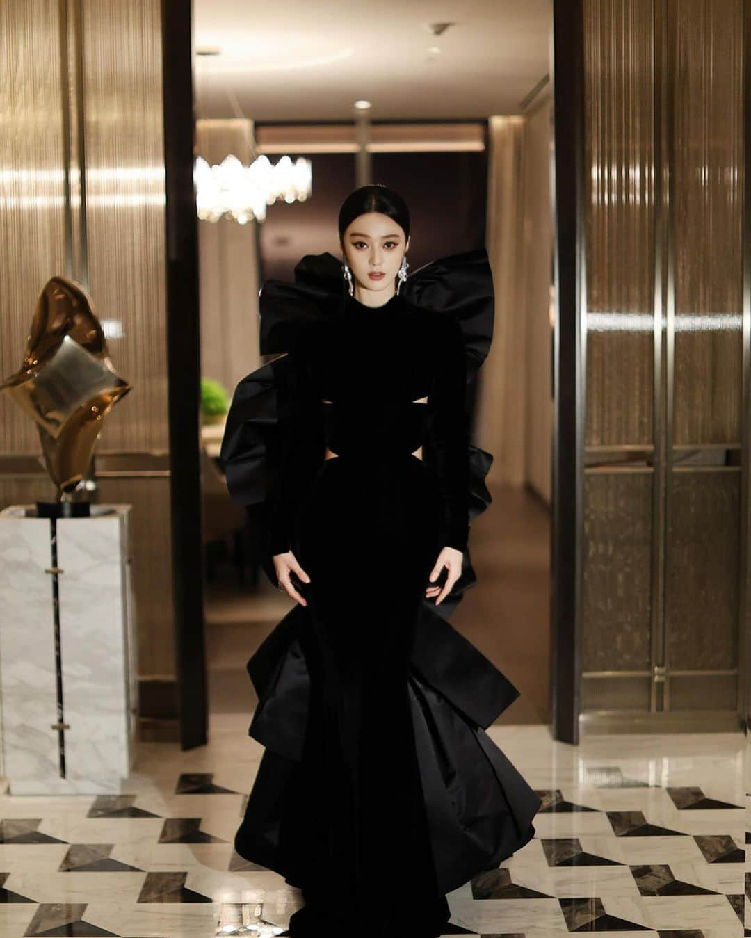 ステファンローランさんのインスタグラム写真 - (ステファンローランInstagram)「Fan Bingbing at the Singapour film festival tonight wearing Haute Couture FW23.   Thank you @wishgui3 !   #StephaneRolland #HauteCouture #FW23 #SingapourInternationalFilmFestival」12月1日 1時50分 - stephanerolland_paris