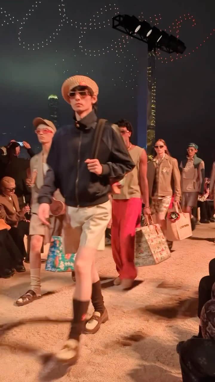 パット・マグラスのインスタグラム：「MAJOR FINALE ⚡️⚡️⚡️ What an ICONIC evening at Hong Kong’s Avenue of the Stars for #LVMenPreFall24 by @pharrell with #makeupbypatmcgrath #teampatmcgrath ⚡️⚡️⚡️ #LouisVuitton」