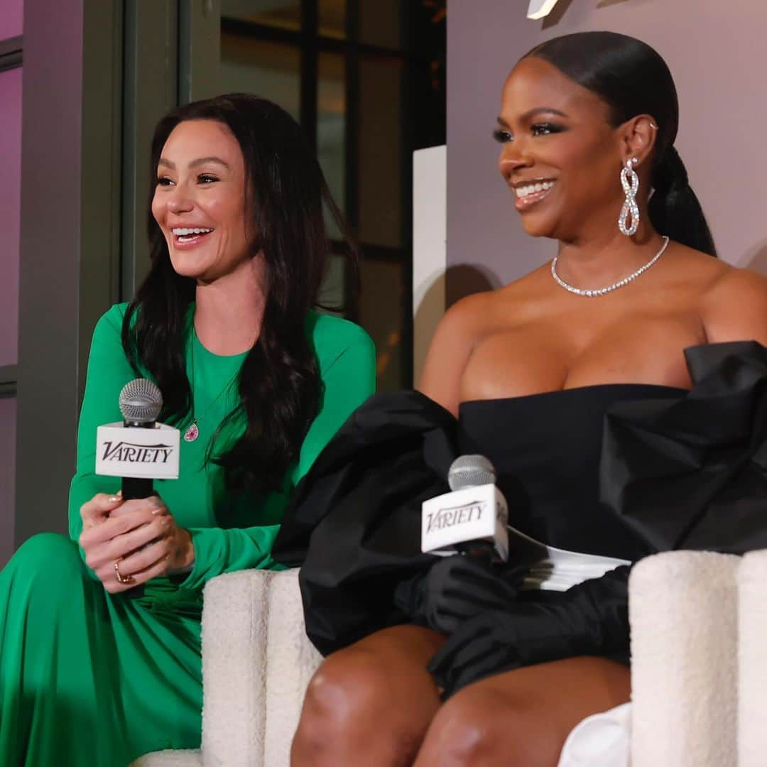 ジェイワウさんのインスタグラム写真 - (ジェイワウInstagram)「Who run the world?! 👑👯‍♀️ Congratulations to @jwoww + @snooki on being part of @variety's Most Powerful Women in Reality TV! 🌟📺 (📸: @gettyimages)」12月1日 2時01分 - jwoww