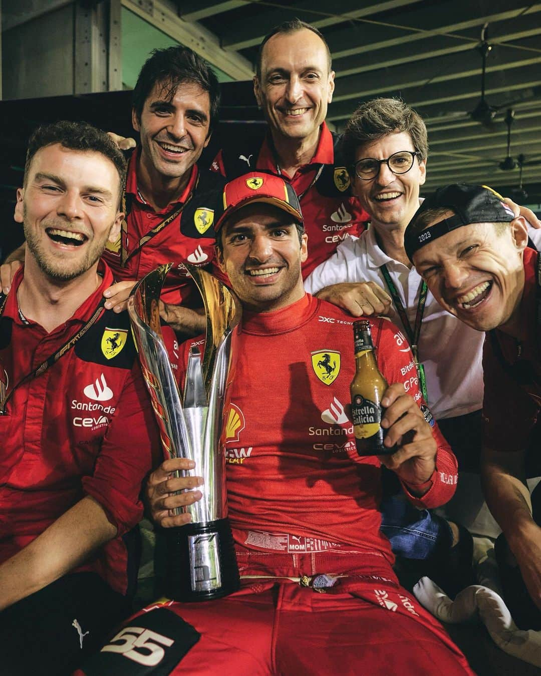 カルロス・サインツJr.さんのインスタグラム写真 - (カルロス・サインツJr.Instagram)「Another season done! Massive thank you to everyone at @scuderiaferrari. We are still not where we want to be but everyone at the track and back at Maranello have pushed like crazy and I’m very proud of our team! Let’s keep it up! 2024 is around the corner! 🚀」12月1日 2時04分 - carlossainz55