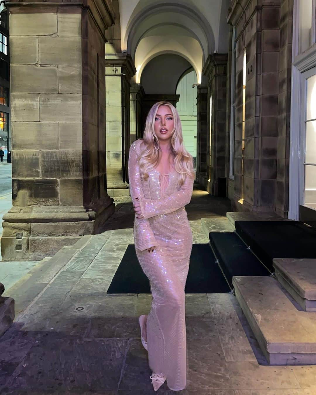 Public Desireのインスタグラム：「Sparkle szn is our favourite season ✨  We’re giving you a 20% off code to get your party fix, use code SPARKLESZN 🪩  📸 @millieeroberts  🔎 Tie up mesh sequin midi dress nude £60.00/$75.00」