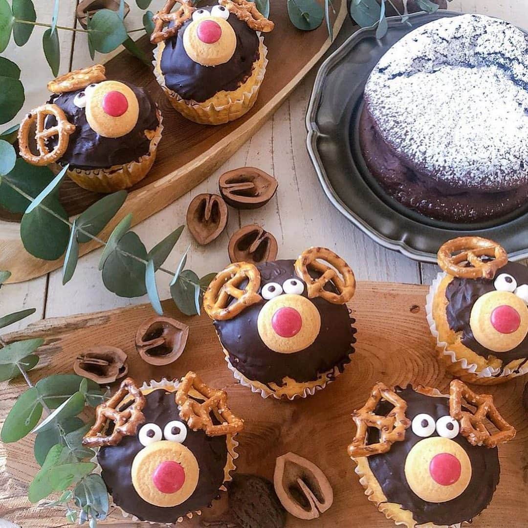 R i R y (リリー)さんのインスタグラム写真 - (R i R y (リリー)Instagram)「『クリスマスにしたいカップケーキ集🧁』  クリスマスパーティーにぴったりなカップケーキを紹介🤎  ぜひ参考にしてみてね✨  ✴︎---------------✴︎--------------✴︎   ▶️▶️掲載する写真を募集中📸 カワイイ写真が撮れたら、@velle.jp をタグ付けするか、ハッシュタグ #velle_jp をつけて投稿してみてね✨velle編集部と一緒にカワイイで溢れるvelleを創っていこう😚   ✴︎---------------✴︎---------------✴︎   #カップケーキ#クリスマスカップケーキ#手作りケーキ#おうちクリスマスパーティー #手作りカップケーキ#映えスイーツ」12月1日 18時00分 - velle.jp