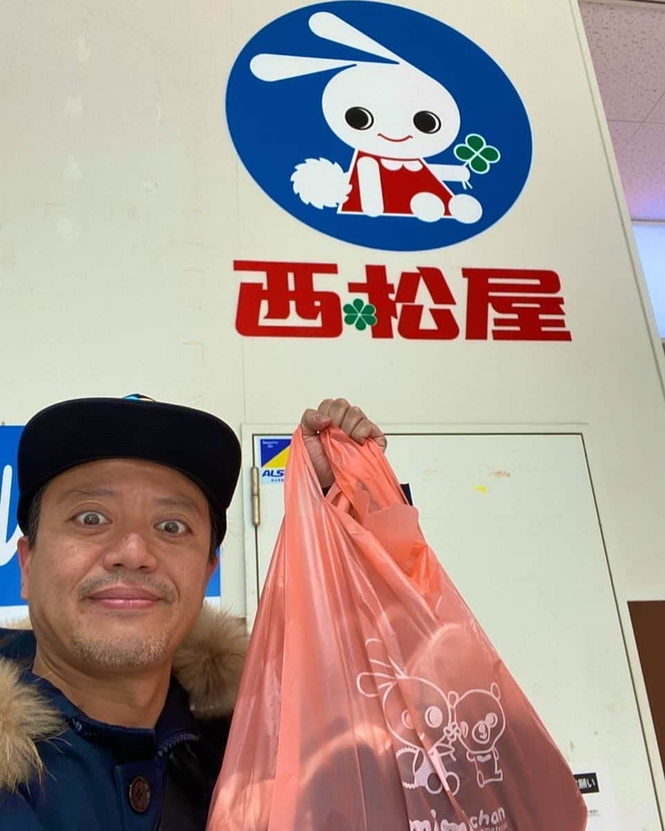 佐藤太一郎さんのインスタグラム写真 - (佐藤太一郎Instagram)「西松屋でお買い物。 めちゃくちゃ安い！！ 店員さんもすごく丁寧で最高でした。 子育て世代の最強の味方。 西松屋はいいぞー。」12月1日 11時41分 - satotaichiro_shinkigeki