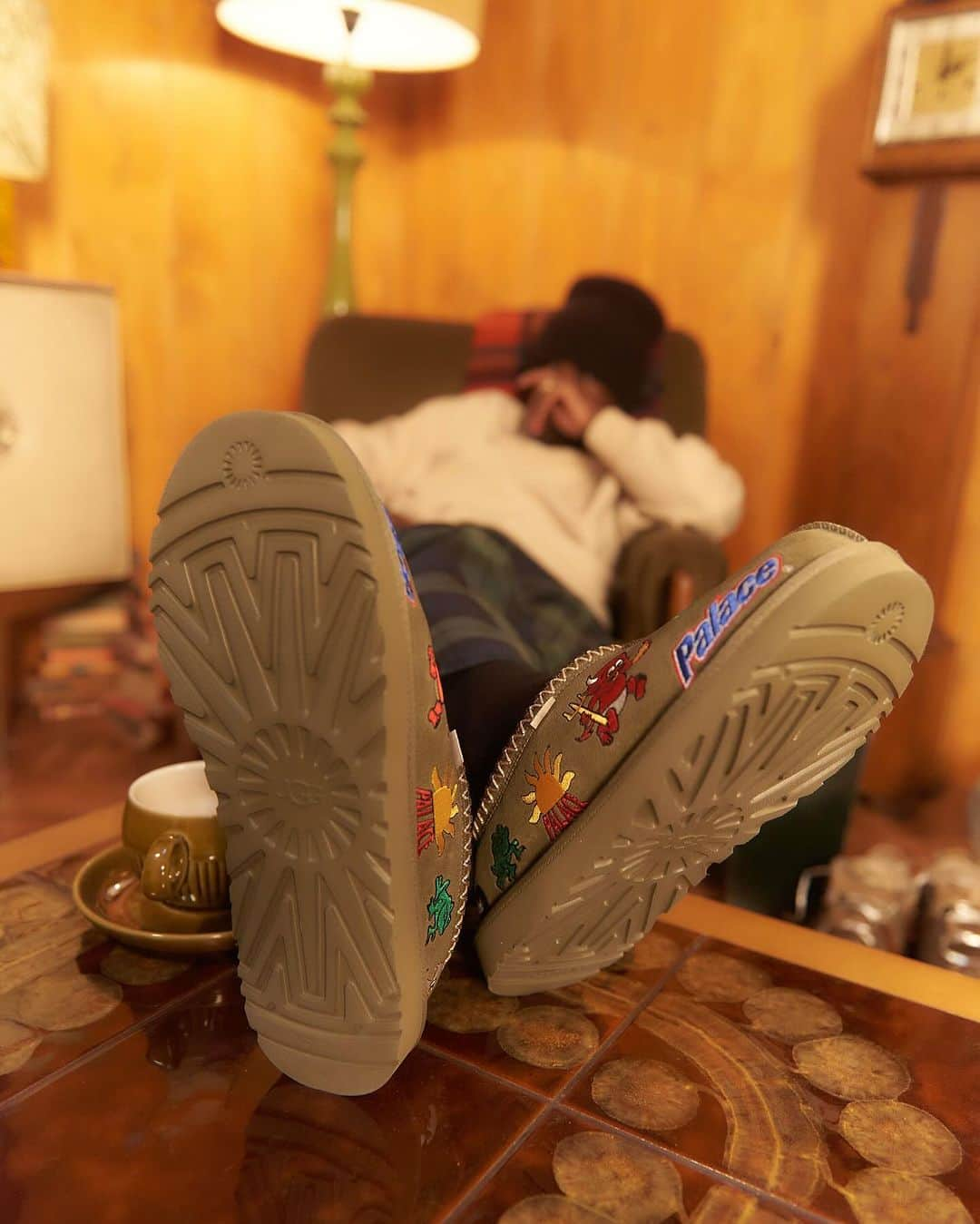 UGGさんのインスタグラム写真 - (UGGInstagram)「PALACE UGGがPALACEにて明日より限定発売。  #UGG #PALACE #PALACEUGG」12月1日 11時53分 - uggjapan