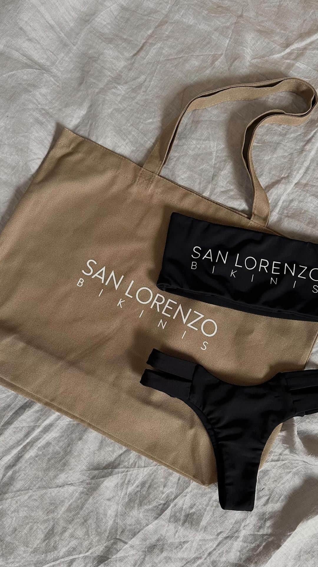 San Lorenzo Bikinisのインスタグラム：「GIVEAWAY TIME🖤⁣ 1 lucky winner will receive a unique FREE SL bikini + SL Tote Bag! Here is how to enter:  •  Like this post  •  Comment here your order number 👇🏾  •  Tag 3 friends 🎀  Make sure that you + your girls are following us *Bonus entry: Share this post to your story✨  Stay tuned & good luck🤞」