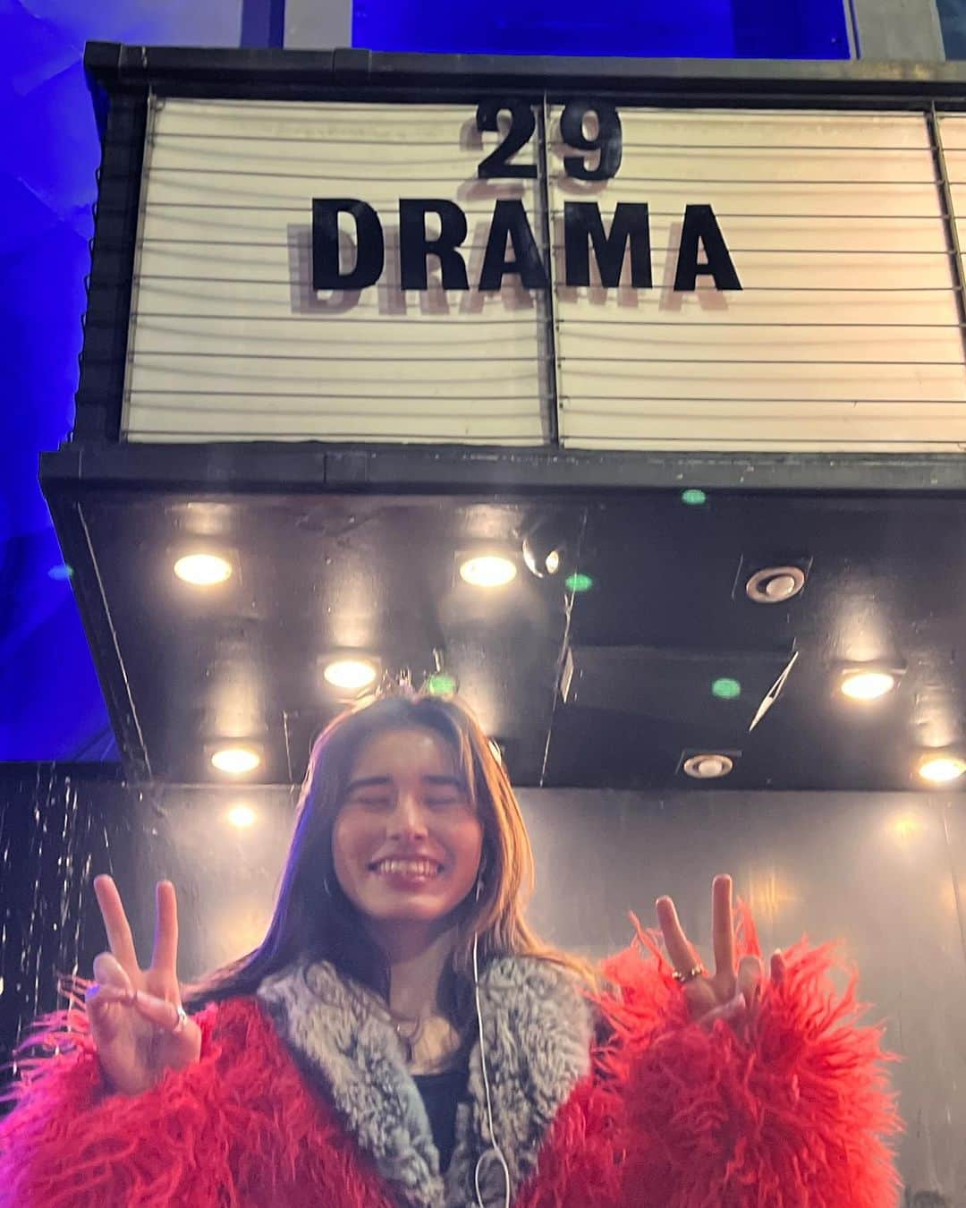 静華ジャズミンのインスタグラム：「15歳、長野に住んでいる時から聞いてたバンドのライブ行ってきました。 2曲目から泣きました、」