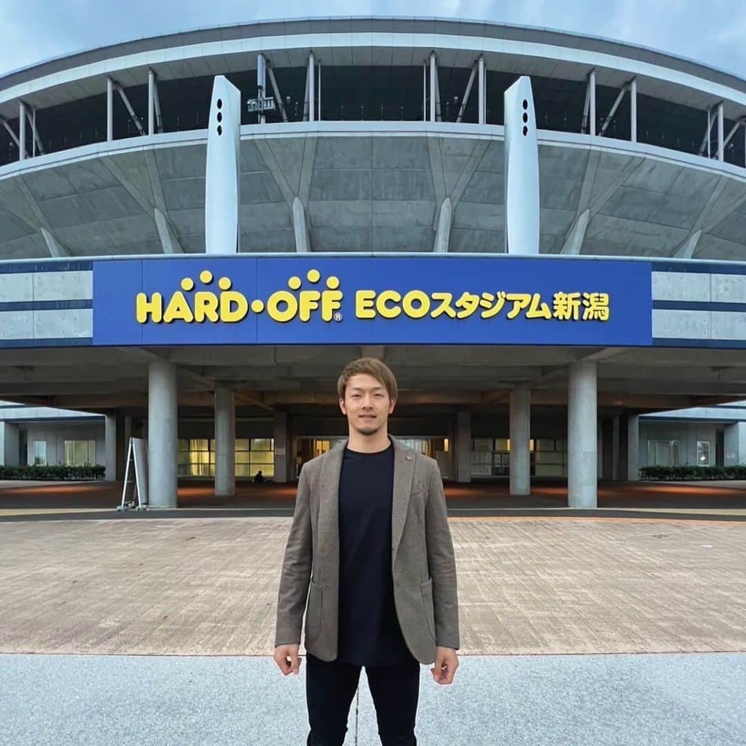 薮田和樹のインスタグラム：「. 昨日公式発表にありました通り 来季よりオイシックス新潟アルビレックスBC でプレーさせていただくことになりました！ 広島東洋カープで経験してきたことを しっかりと生かしながら、自覚と責任を持ち チームを引っ張っていける存在になりたいと思っています。 野球を通じて新潟から日本全国を盛り上げていきたいので 新潟やイースタンリーグ各球場にも足を運んで ご声援いただければ幸いです！ 今後ともよろしくお願いいたします。  #オイシックス新潟アルビレックスBC #寒さに強い男になります🥶」