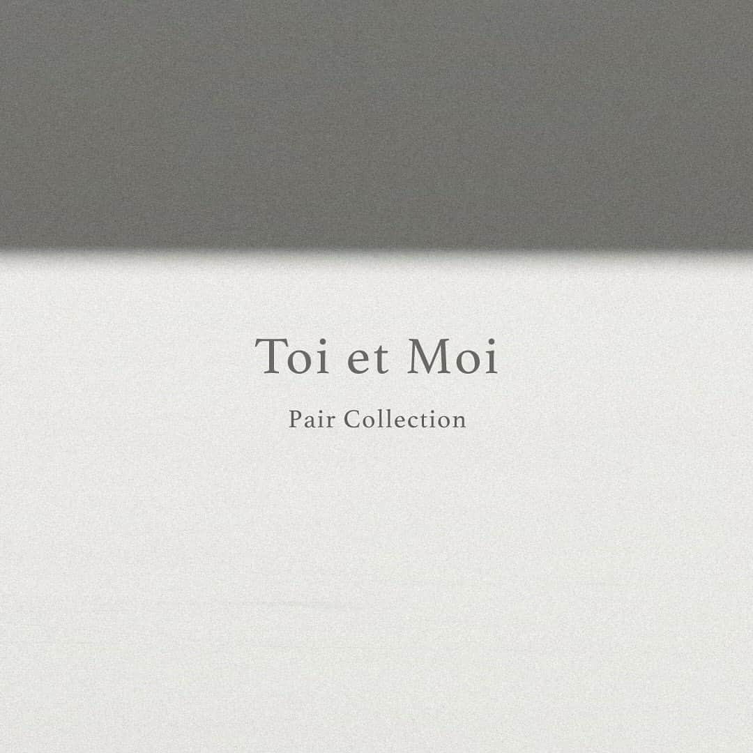 SIENAのインスタグラム：「ホリデーギフトにおすすめのペアジュエリー、Toi et Moi（トワ・エ・モワ）。  あなたが笑うと私も笑う。 あなたが怒ると私も怒る。 あなたは私の鏡。私はあなたの鏡。  #sienarose」
