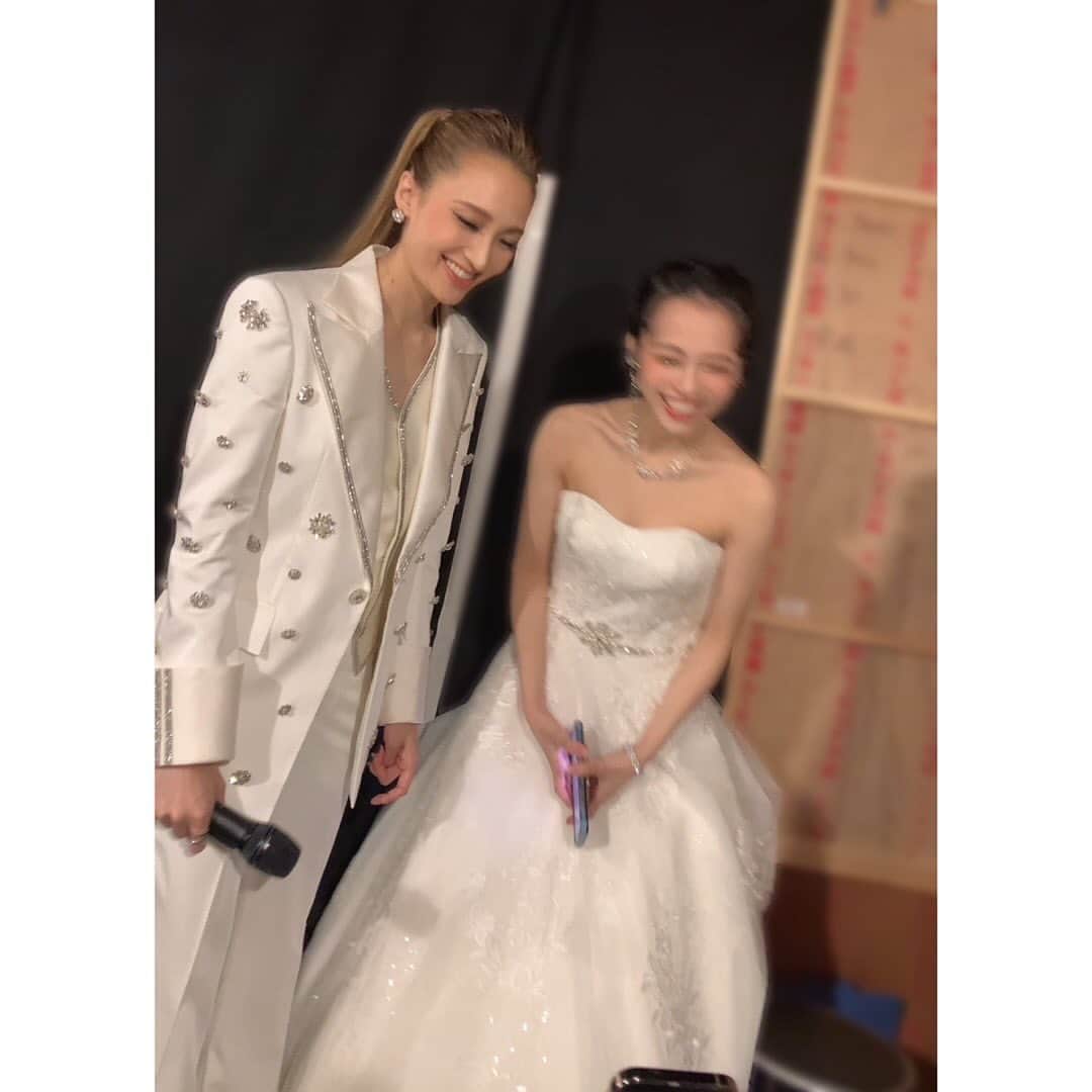 望海風斗さんのインスタグラム写真 - (望海風斗Instagram)「❄️ #GreatestDream #真彩希帆 さん #MCに怯える望海 #だいきほ復活Day 楽しそうに見えるけどMC確認中です‼︎ ⁡ photo by みなちゃん#愛原実花 さん ⁡ ⁡ ⁡ #雪組 #愛しい豆粒のみなさま #行ってらっしゃいませ」12月1日 12時09分 - nozomifuto_official