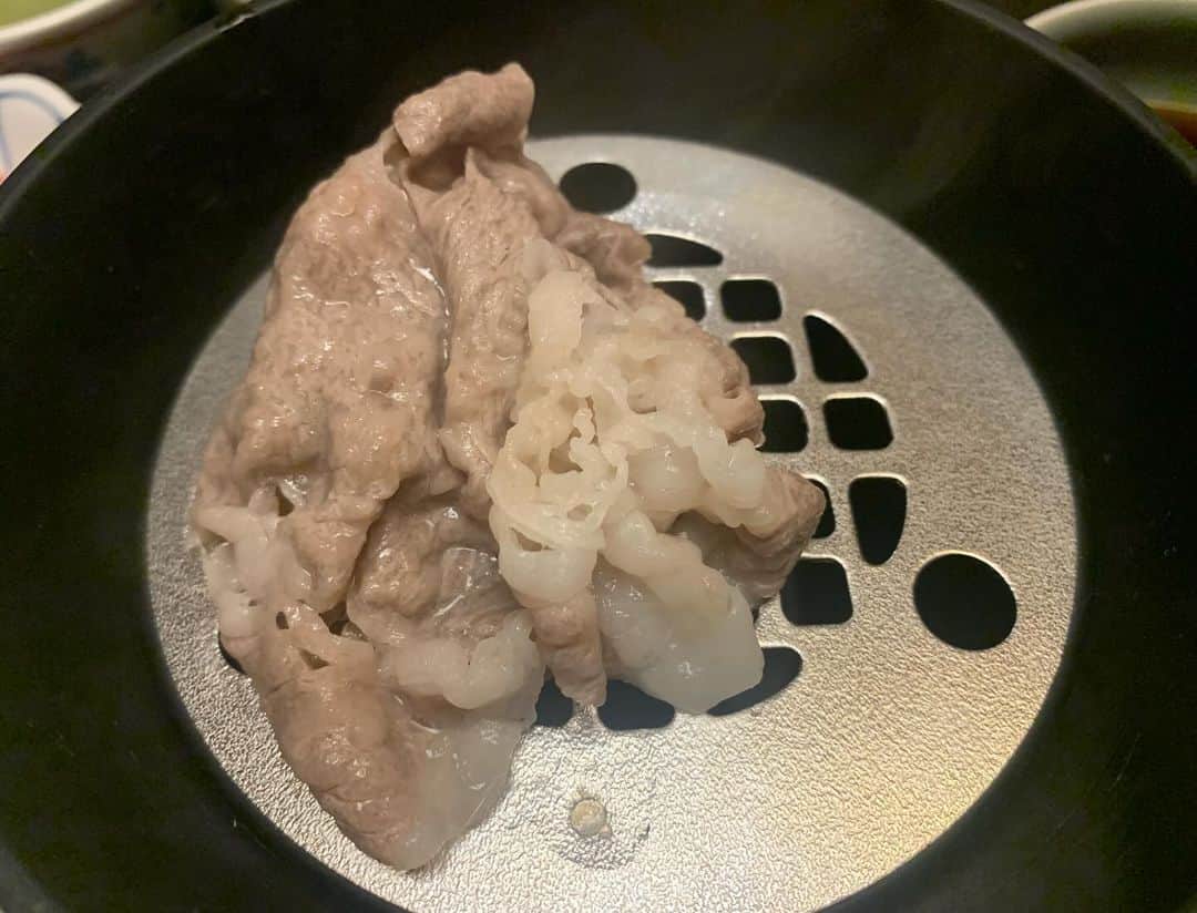 昴生さんのインスタグラム写真 - (昴生Instagram)「晩飯！！ #昨日は #NHKの方と #マネージャーと #ダウ90000蓮見と #とある番組の打ち合わせと題した #懇親会と題した #慰労会と題した #決起集会！ #NHKと蓮見でわかる人はわかると思う！ #しゃぶ禅 さん！ #うまいー！ #しゃぶしゃぶとすき焼き！ #すき焼きが目の前やったので #すき焼きの写真！ #3枚目はマネージャーがしゃぶしゃぶしてくれたしゃぶしゃぶ！ #肉うまかったなぁ！ #蓮見は年齢が一回りくらい下やけど #尊敬する大先生！ #ただ小癪なやつ！ #やることが小癪！ #いつかしばくと思う！ #でも飯を共に食えば仲良し！ #光の加減が良くないからと #上から下から2枚撮るほどの仲良し！ #またいっしょに作品作ろうな！」12月1日 12時09分 - mikikousei