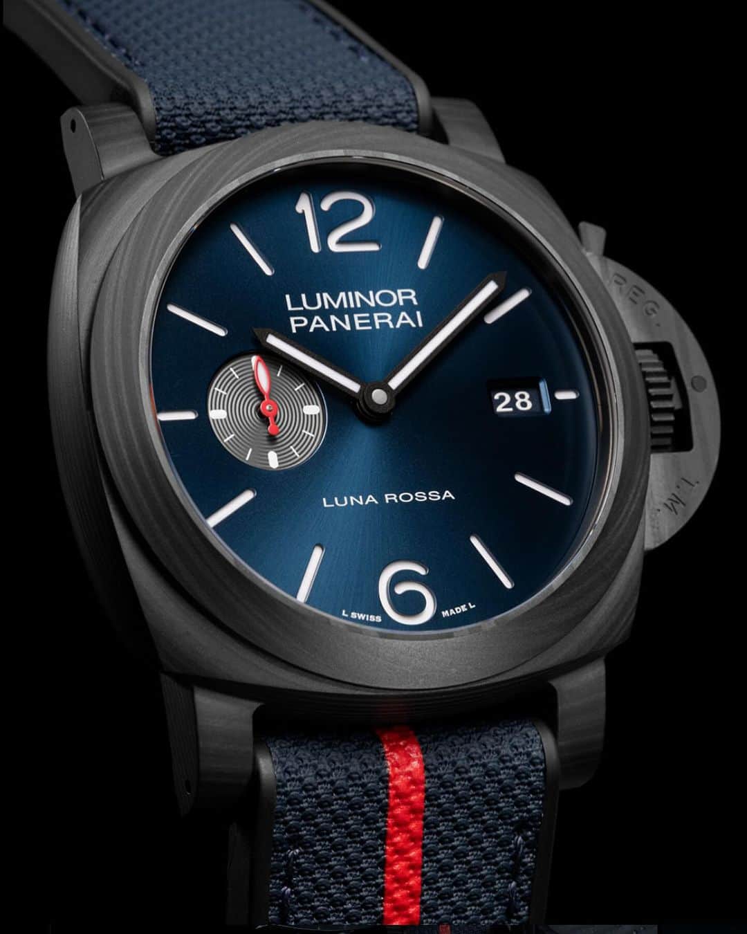 パネライのインスタグラム：「Panerai puts out a limited edition piece to commemorate the @panerai and @lunarossachallenge partnership that is only available online for 24 hours till Dec 1st.   This is the PAM1529 44mm Carbotech Luna Rossa. Only 37 pieces available.   Check out the video and link in Bio for more information on this Carbotech beauty.   #Panerai #paneraicentral #LunaRossa」