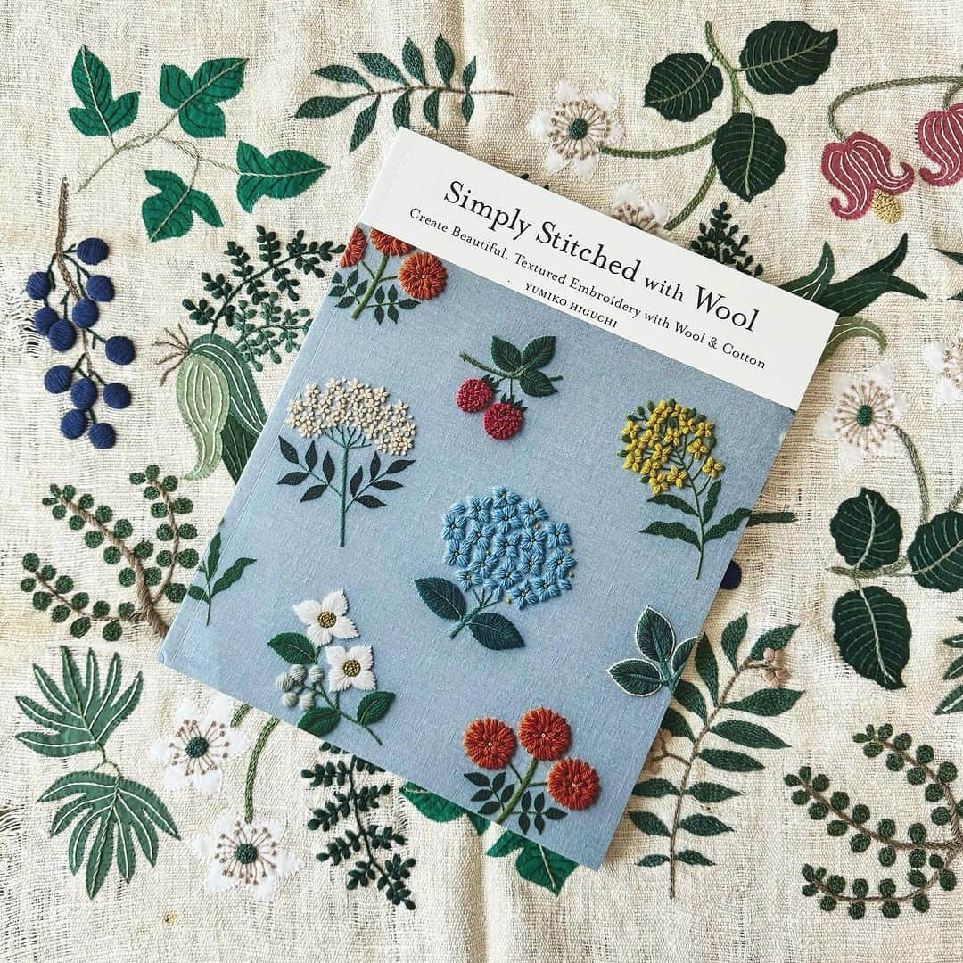 樋口愉美子さんのインスタグラム写真 - (樋口愉美子Instagram)「📚 And,,, This one is also new.  🆕English translation book 『Simply Stitched with Wool』 Create Beautiful, Textured Embroidery with Wool & Cotton YUMIKO HIGUCHI @zakkaworkshop   Discover the joy of embroidery with wool!  You can buy it on Amazon.  こちらは日本で去年発売された『#ウール刺繍の愉しみ』。早くも英語版になり新登場です。原本の雰囲気そのままで素敵な仕上がりです。  #wool #woolstitch #zakkaworkshop #embroiderybook #yumikoHiguchi #embroidery #embroideryart #embroiderydesign #embroiderersofinstagram #shambhalapublications #stitching #patterns #embroiderypatterns #seasons #holidaygifts #crafting #diy #stitchwork #sewing #creativity」12月1日 12時14分 - yumikohiguchi