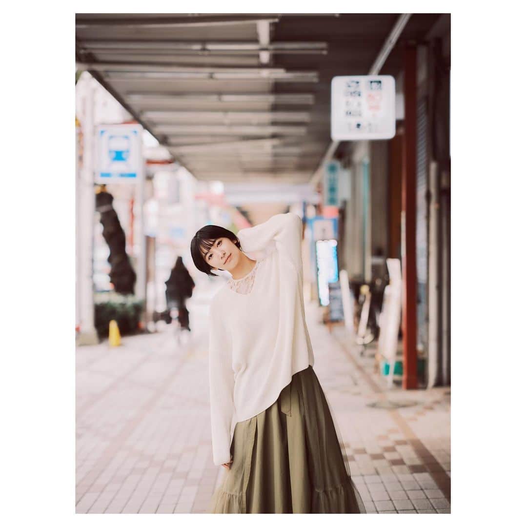 小貫莉奈のインスタグラム：「12月も頑張りましょ〜☺️  photo: @satoruakiba_   #portrait #photograph #Japan #photography #ポートレート #makeup #shooting」