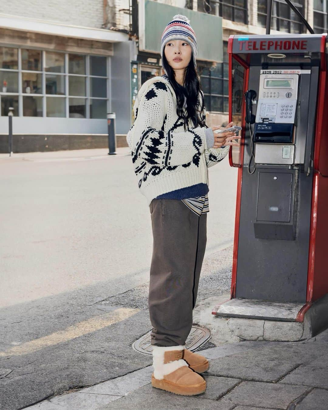 I.T IS INSPIRATIONさんのインスタグラム写真 - (I.T IS INSPIRATIONInstagram)「Upgrade your winter style with the UGG AW23 Collection. Explore more at I.T stores.   MODEL | Sechan Yoon @nahcesnooy  Yujin Hong @hongyujine PHOTOGRAPHER | Junhee Jang @91jh VIDEOGRAPHER | Gabeen Lee @newbeans_ EDITOR | Jeongwon Park @p.a.r.d.e.n HAIR & MAKE UP | Jaehyun Suh @suho2o3  #ITHK #ITeSHOP #UGG」12月1日 12時34分 - ithk