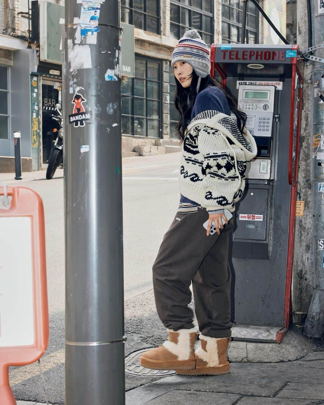 I.T IS INSPIRATIONさんのインスタグラム写真 - (I.T IS INSPIRATIONInstagram)「Upgrade your winter style with the UGG AW23 Collection. Explore more at I.T stores.   MODEL | Sechan Yoon @nahcesnooy  Yujin Hong @hongyujine PHOTOGRAPHER | Junhee Jang @91jh VIDEOGRAPHER | Gabeen Lee @newbeans_ EDITOR | Jeongwon Park @p.a.r.d.e.n HAIR & MAKE UP | Jaehyun Suh @suho2o3  #ITHK #ITeSHOP #UGG」12月1日 12時34分 - ithk