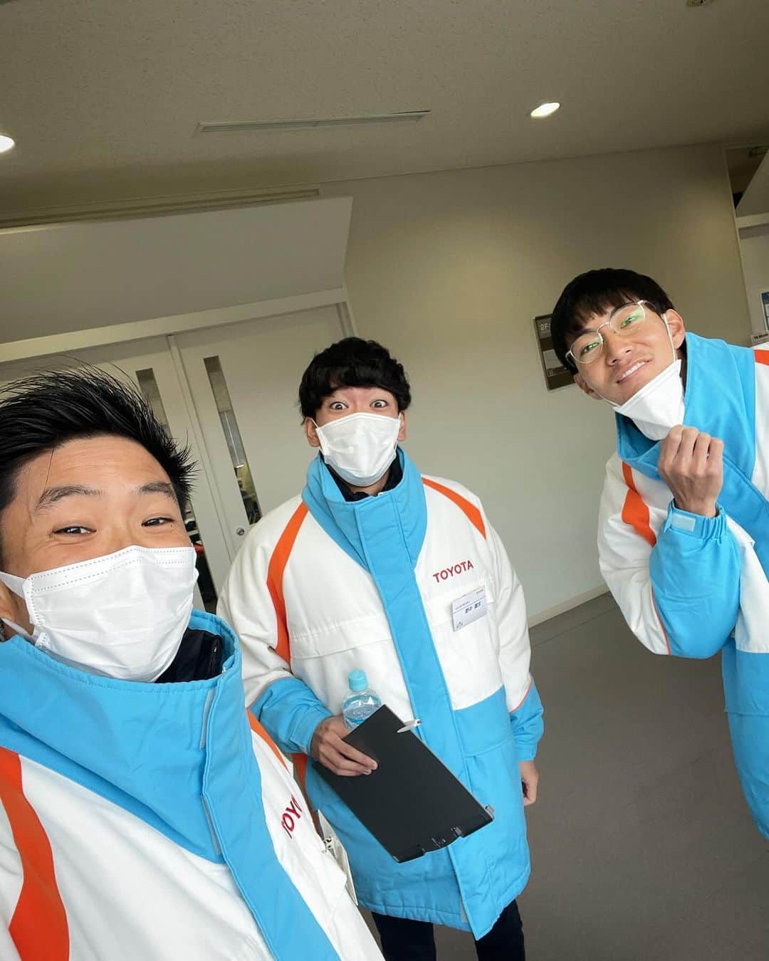井口卓人のインスタグラム：「本日は、朝から関谷さん、松井選手、野中選手と一緒にモビリタでお仕事です‼️外は寒いですが、1日頑張ろう👍」