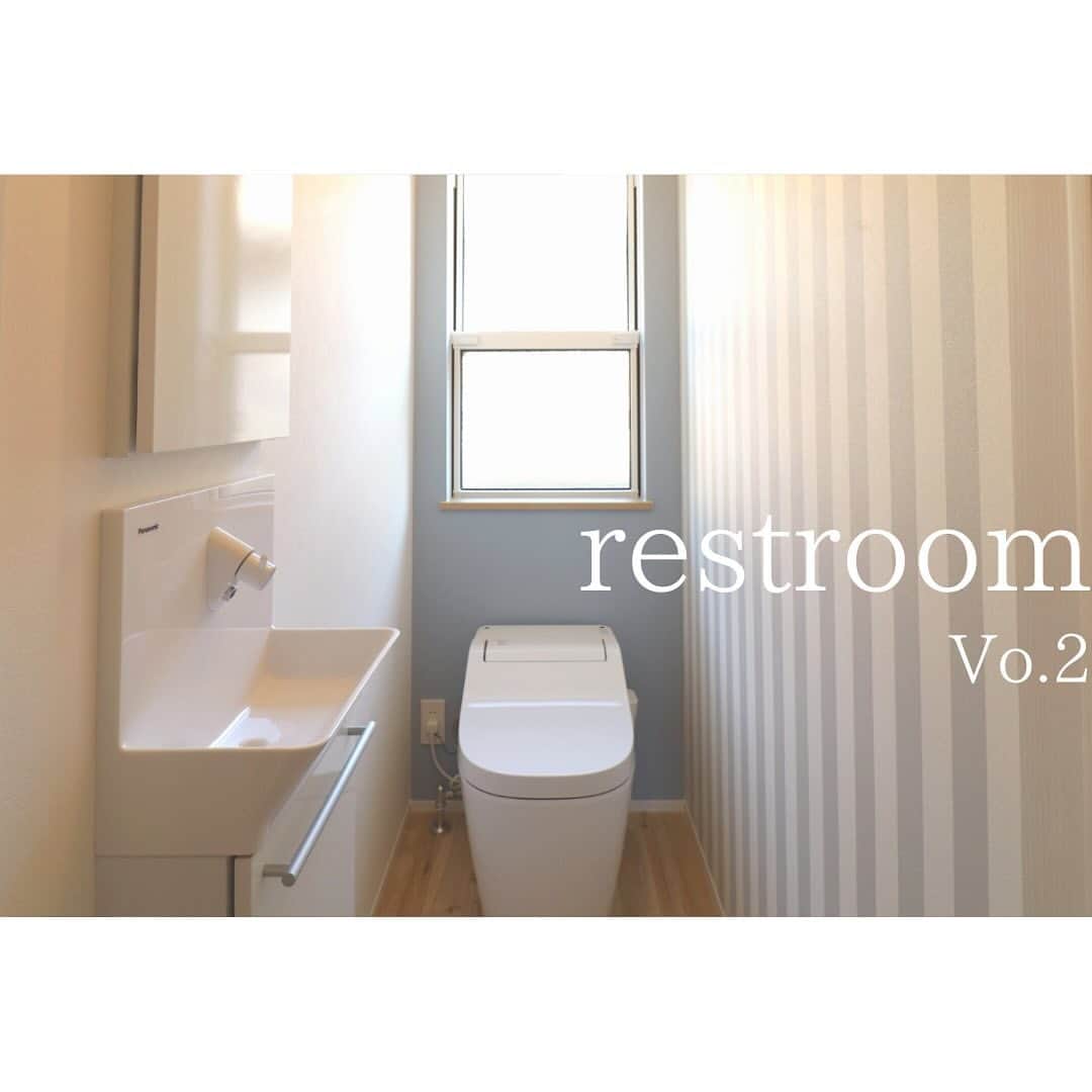 有限会社 稲葉製材住宅のインスタグラム：「【restroom特集】 いろいろなトイレ🚽 毎日使う空間だからこそ、こだわりを入れてみるのもいいものです✨  #新築#トイレ#restroom#toilet#おしゃれ#かっこいい#自然と繋がった家#木のある暮らし#木の家#自然素材#家づくり#マイホーム計画 #楽しい暮らし#自然と暮らす#暮らし#家#施工事例#注文住宅#戸建て#熊本#玉名#山鹿#工務店#ハウスメーカー#稲葉製材住宅#イナバ#イナバの家#sdgs  〜〜〜〜〜〜〜〜〜〜〜〜〜〜〜〜〜〜  【熊本の暮らしに寄り添った工務店】 熊本県北を中心に新築、リノベーションを手掛ける工務店です。 家を建てることがゴールではなく、家を建てたあとの暮らしにフォーカス。 一人ひとりが楽しい暮らしを送れる家をご提案することが重要だと考えます。 素材にもこだわり、県産材を使用したりと人と自然に配慮した熊本らしい家づくりをご提案します。」