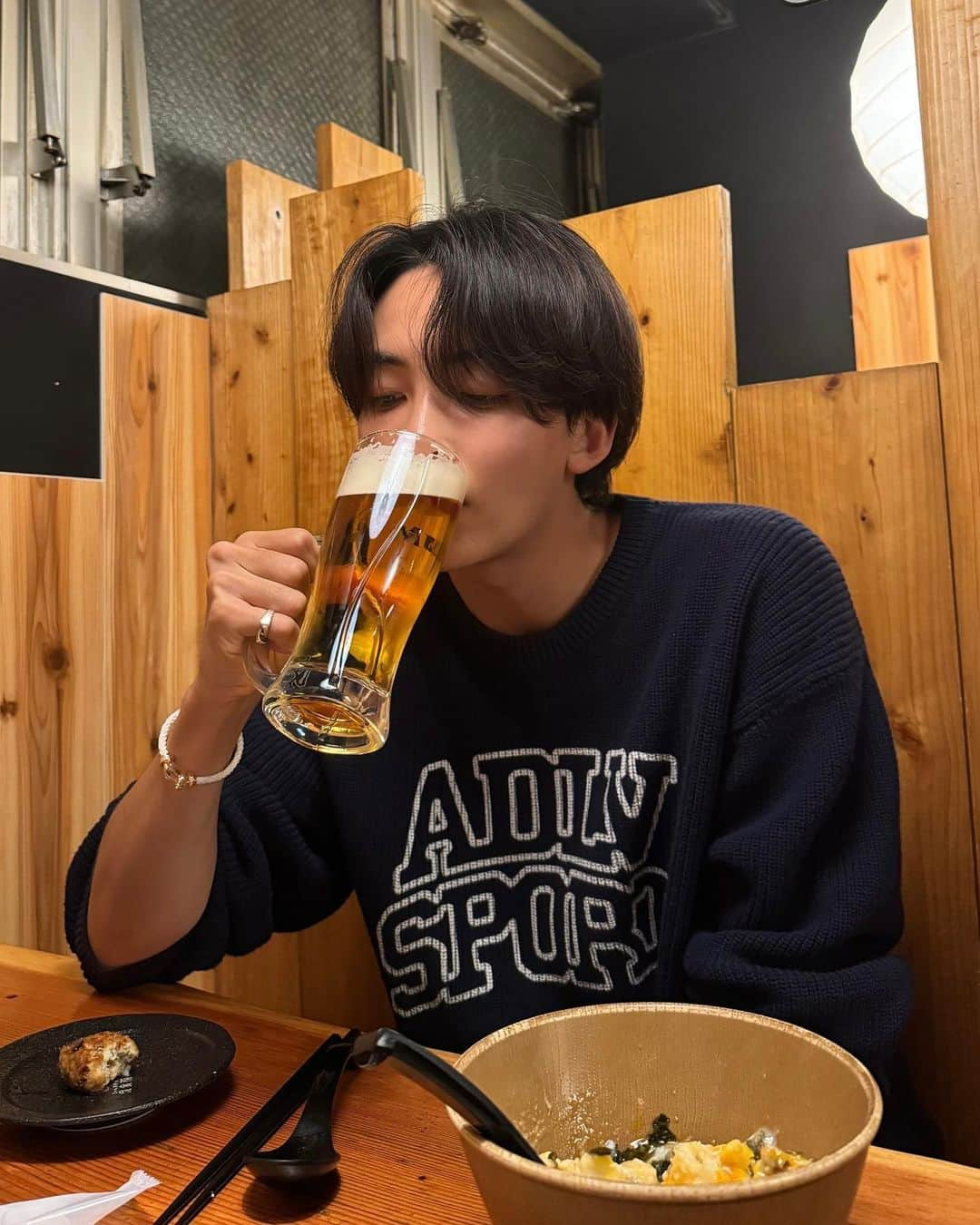 ジョンハンのインスタグラム：「🍺🍺🍺」