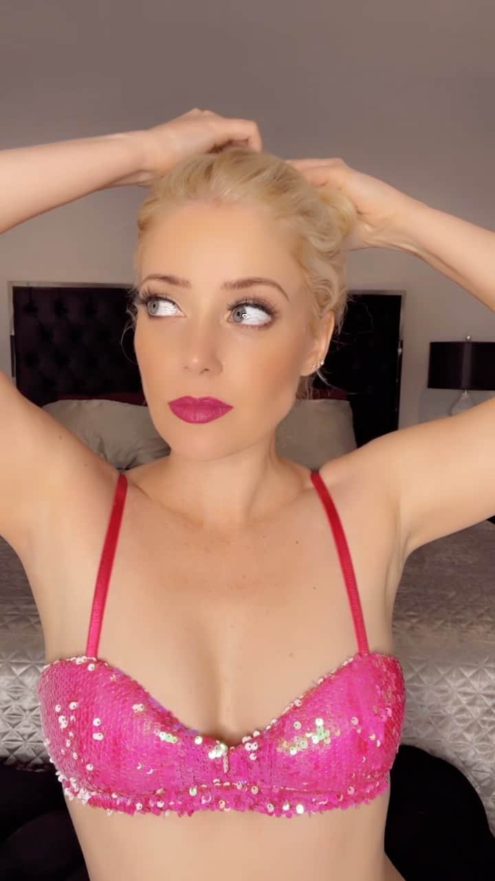 Charlotte Stokelyのインスタグラム：「I’m only accepting BADASSERY! 👑 ✨ 💋 ✨ 💋 ✨ Finally made my first reel , should I make amoré?」