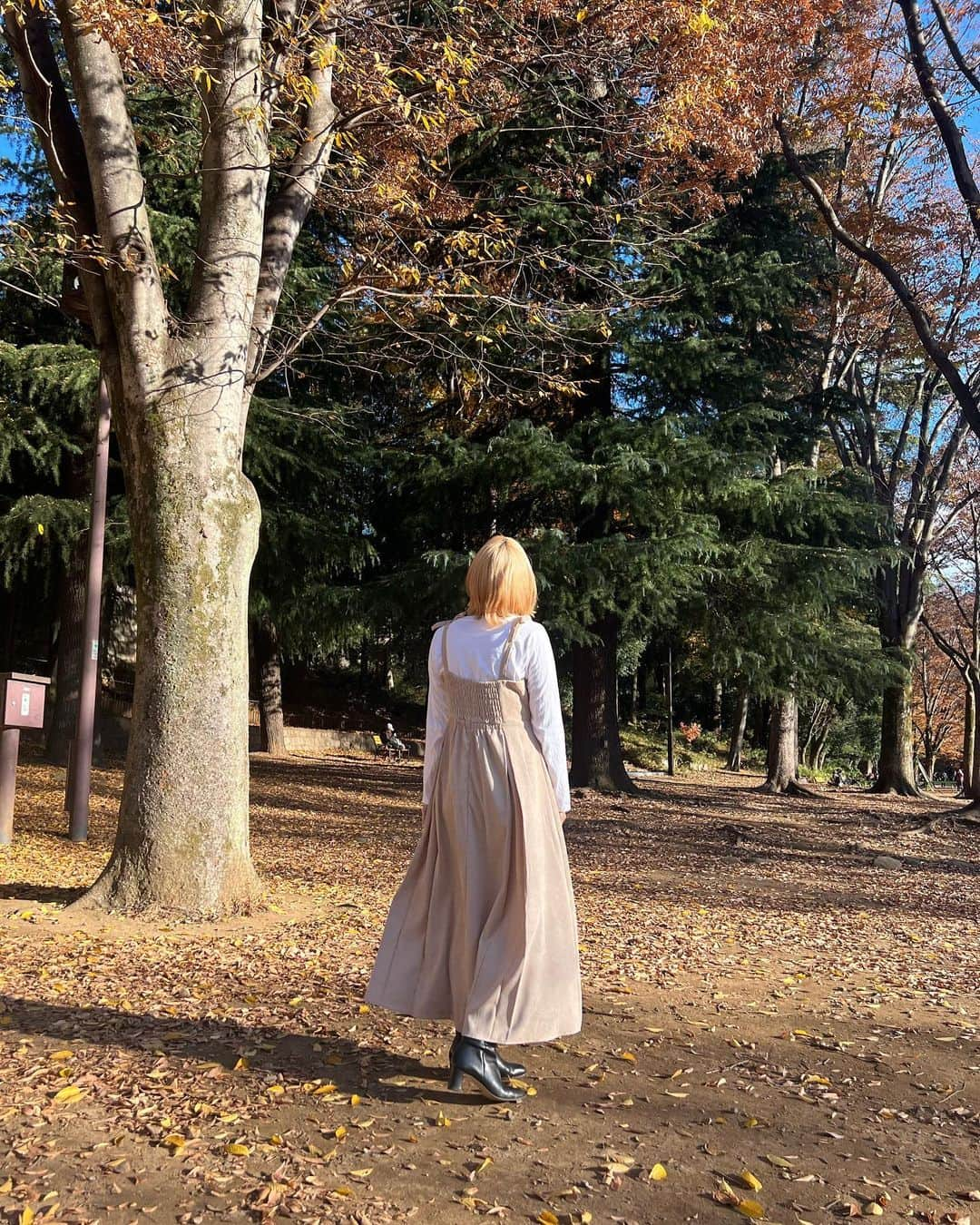 緒方ももさんのインスタグラム写真 - (緒方ももInstagram)「カーシーと昨日デートしたときのっ🍁  秋服可愛い〜  このワンピース私の中では割と珍しい色味なんやけどめっちゃ可愛い🍁🍁  コートもこの手の膨らみのシルエットがたまらんのよね〜  @callautia_official   #callautia #タイアップ #秋服　#ワンピース #오오티디 #옷스타그램」12月1日 12時52分 - momo_ogata