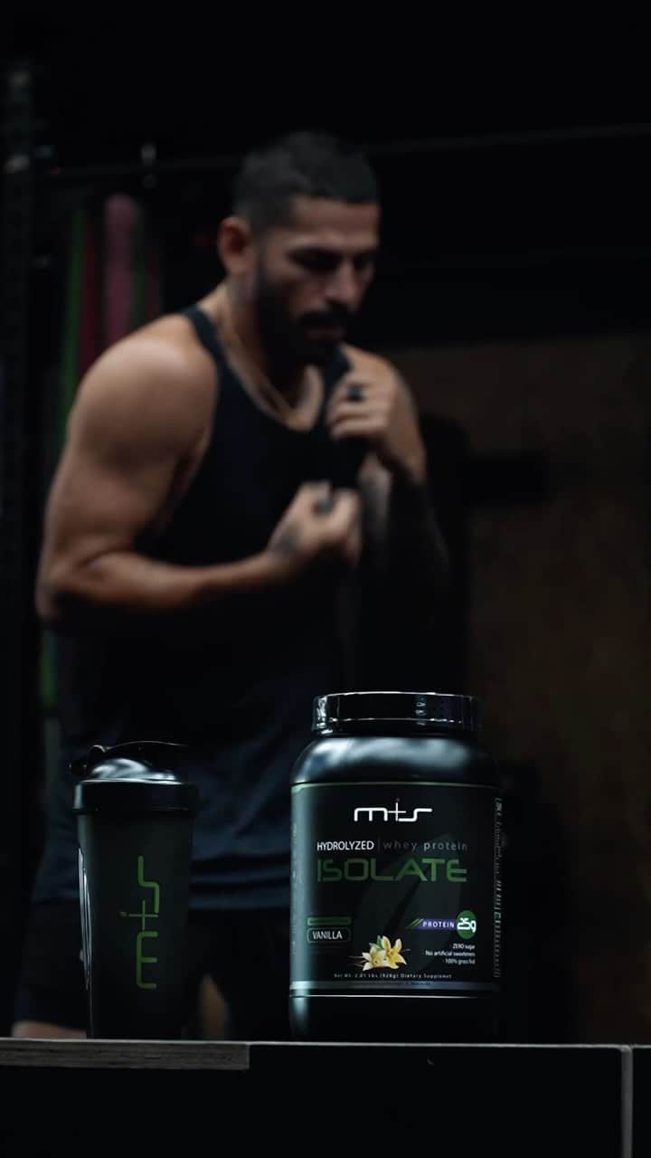 ホルヘ・リナレスのインスタグラム：「Nunca me faltan mis suplementos de @mpluss después de cada work out!   Porque nuestra whey protein tiene una inigualable calidad, con  25 gr de proteína por servicio, libre de azúcar, de lactosa y 100% hidrolizada!  Te invito a probarla, LINK EN MI BIO!」