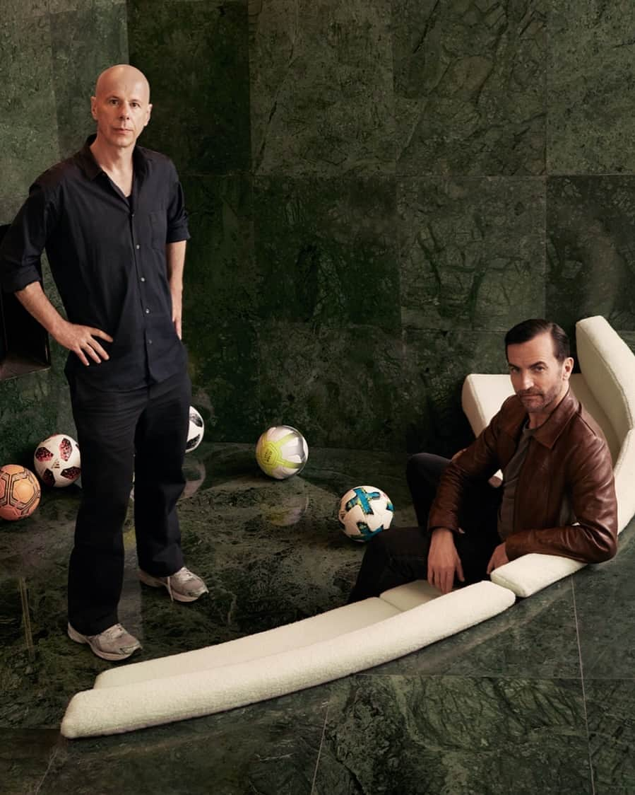 Vogue Parisさんのインスタグラム写真 - (Vogue ParisInstagram)「Exclusive interview: @NicolasGhesquiere and the artist @PhilippeParreno form the formiddable duo who dreamed up a piece that is pure couture for the cover of our December/January issue dedicated to art. Though the piece might seem classic, it is, in reality, the result of a complex experimentation with materials, with concrete mosaics crossed with fiber optics giving the impression of futuristic tweed. The astounding project opens up an unprecedented, tangible dialogue between a couturier and an artist. @Sylvia_Jorif met the psyche of these two aesthetes, who share a taste for experimentation and science fiction, as well as a love of light, to discuss all things fashion and art.  Entretien exclusif : #NicolasGhesquiere et l’artiste #PhilippeParreno forment le duo démiurge qui a imaginé une œuvre purement couture pour la couverture de notre numéro de Décembre-Janvier dédié à l’art. Vêtement d’apparence classique : en réalité, une expérimentation de la matière, des mosaïques de béton traversées d’une fibre optique comme un tweed futuriste. Un projet fou, conversation tangible et inédite entre un couturier et un plasticien, pour #VogueFrance. Sur le lien dans notre bio et dans notre numéro en kiosque, Sylvia Jorif a rencontré la psyché de ces deux esthètes, qui ont en commun le goût de l’expérimentation, la science-fiction et l’attrait pour la lumière, pour discuter mode et art.  Philippe Parreno et Nicolas Ghesquière photographed by @EthanJamesGreen」12月1日 4時08分 - voguefrance