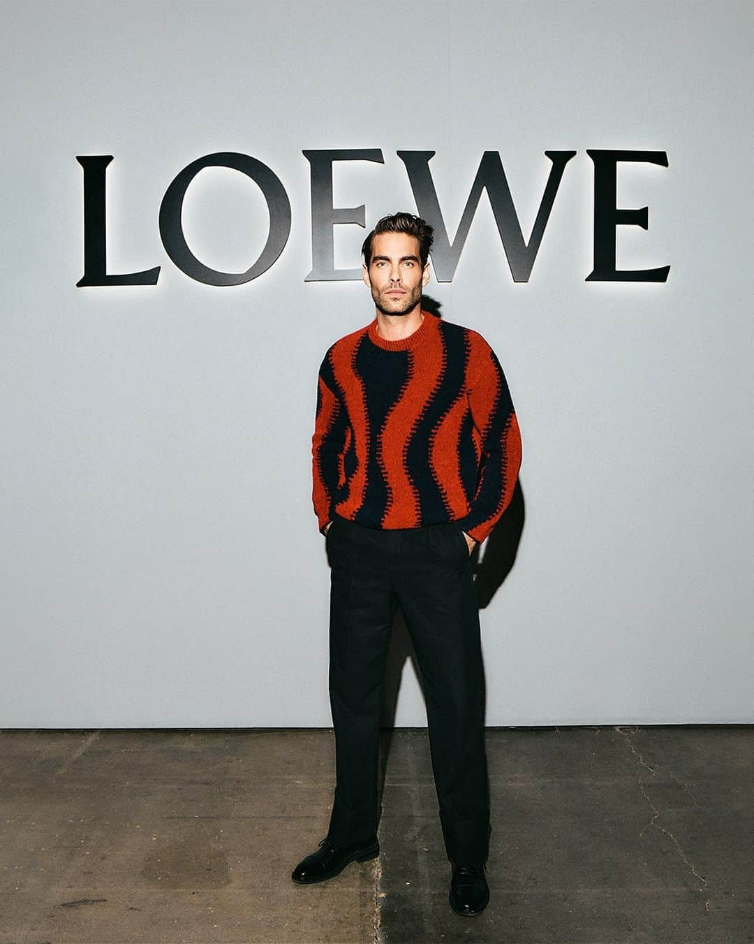 ジョン・コルタジャレナのインスタグラム：「🫠 @loewe   Gracias @alexmikelo y @laurasolerbeltran  Y también siempre a @lauravandall y @jesuslafuente_」