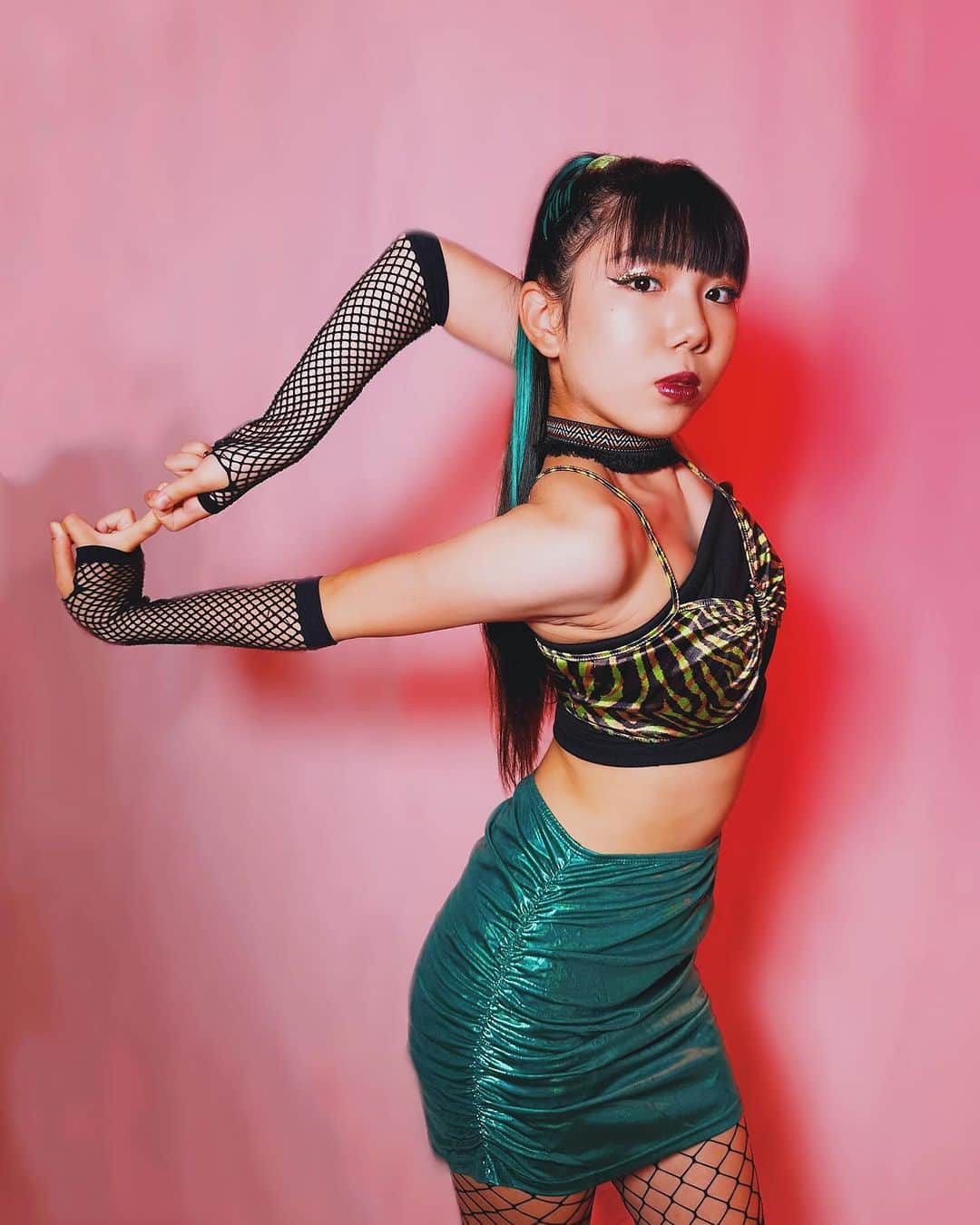 MARINAさんのインスタグラム写真 - (MARINAInstagram)「✴︎ NEW ✴︎ ーーーーーーーーーーーーーーーーーーーー  県内初のVogue Dance Teamを 結成しました💚💚💚  チーム名は【ＶＯＸＹ（ヴォクシー）】 県内では珍しいジャンルのVOGUEと スラングで魅力的という意味のFOXYを合わせ 名付けました✨  memberは、UPBEATで私のclassを 熱心に受けてくれている cute girls 3名🫶🏻  KARINA／ @13yuyu2  NANOHA／ @nano.h1205  YUKA／ @yumaconejo   ぜひ応援宜しくお願い致します🥰❤️‍🔥  ーーーーーーーーーーーーーーーーーーーー #VOXY #vogue #voguing #voguer #voguing #voguedance #fashion #dance #okinawa #dancestudioupbeat #沖縄 #豊見城市 #豊見城 #とみぐすく #ヴォーグ #ヴォクシー」12月1日 4時23分 - marina___oki