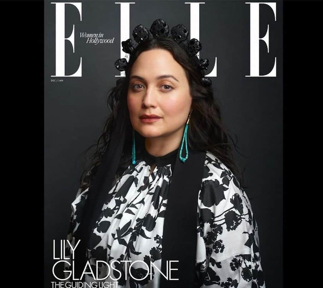 スティーブンジョーンズのインスタグラム：「Repost from @ariannephillips • *Lily Gladstone*  uber talent , artist , advocate  photographed by @markseliger  for @elleusa  Women In Hollywood  #ellewih  👉🏼makeup: @romyglow  👉🏼 hair: @bobrecine  👉🏼 fashion: @maxmara  👉🏼 crown: @stephenjonesmillinery  👉🏼 jewelry:mahnazcollection #vermanequatewa  👉🏼 fashion assistants: @moses @trevormcmullan #ariannearchive thank you @exposureny @boomboomlevy」