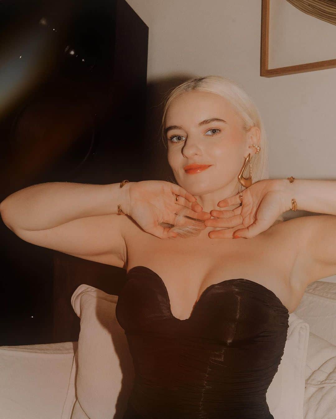 グレース・チャトーのインスタグラム：「Swipe for butter would not melt」