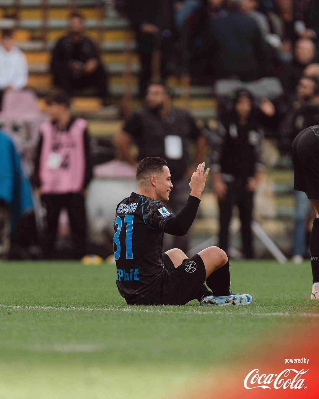 のインスタグラム：「✨ November: An emotional Rollercoaster  💙 #ForzaNapoliSempre」