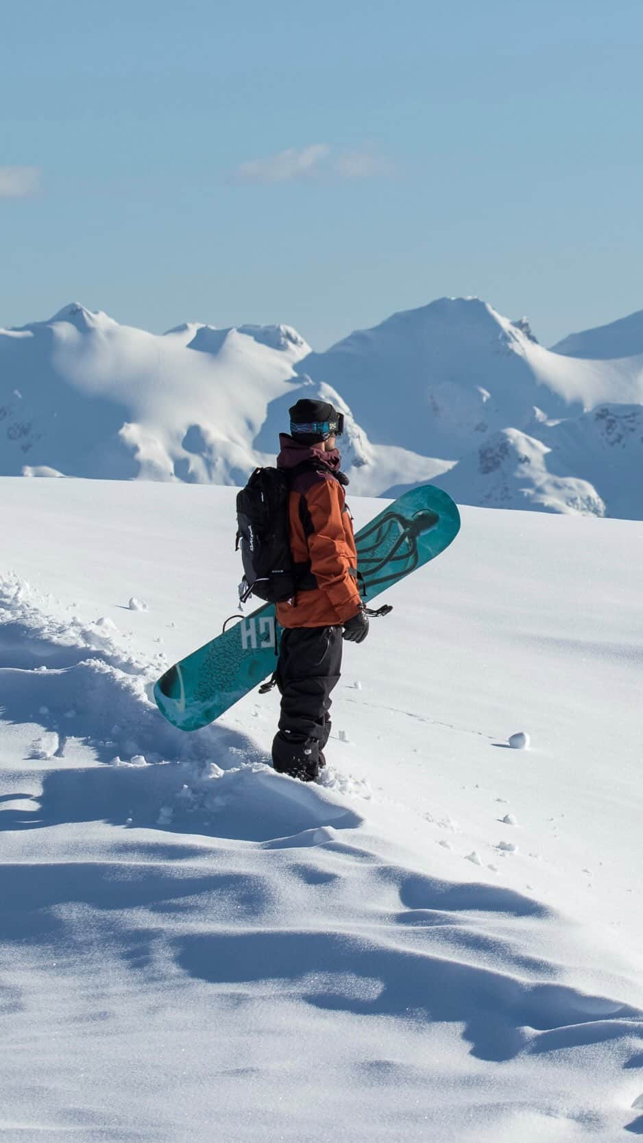 リップカールのインスタグラム：「WIN RASMAN’S GEAR!   @chrisrasman is back with another insane descent through backcountry BC... to celebrate the launch of his new edit, we’ve teamed up with @libtechnologies to giveaway his Lib Tech Pro Model Snowboard, plus a full Rip Curl Anti-Series Outerwear kit! ⁠ Here’s how you can win...⁠ - Tag your friend in the comments.⁠ - Follow @ripcurl, @libtechnologies, @chrisrasman & @ripcurl_canada.⁠ - Like this post.⁠ ⁠ You have until Thursday, 14th of December. Winner announced via our stories.⁠ ⁠ While you wait, check out Rasman’s full edit via our bio.⁠ ⁠ GOOD LUCK!⁠ ⁠ #RipCurl #LibTech #ChrisRasman #TheSearch #Snowboarding #Giveaway」