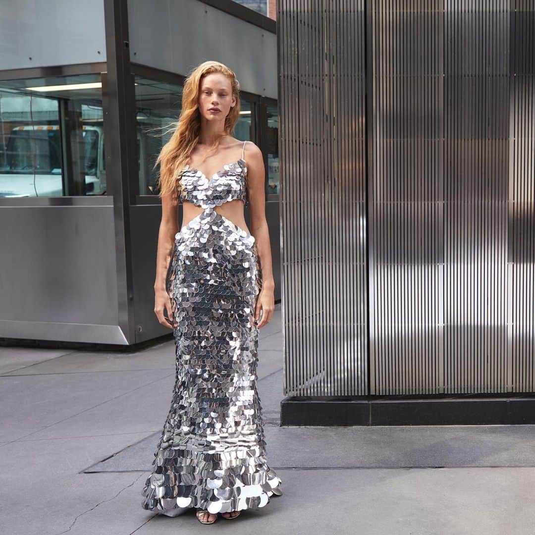 Bergdorf Goodmanのインスタグラム：「THE GLITTERATI ✨ When it comes to holiday dressing, party looks that command the spotlight are all but required. Light up the night with sensational dresses by @cd.greene and more.」