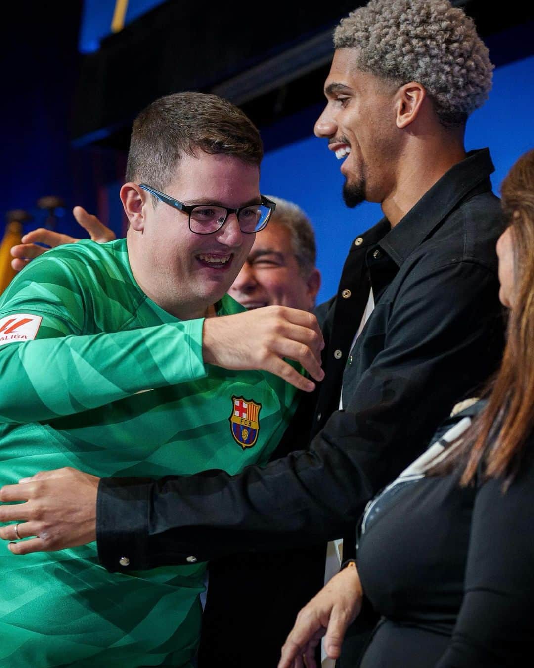 FCバルセロナのインスタグラム：「Més que una família 💙❤️」