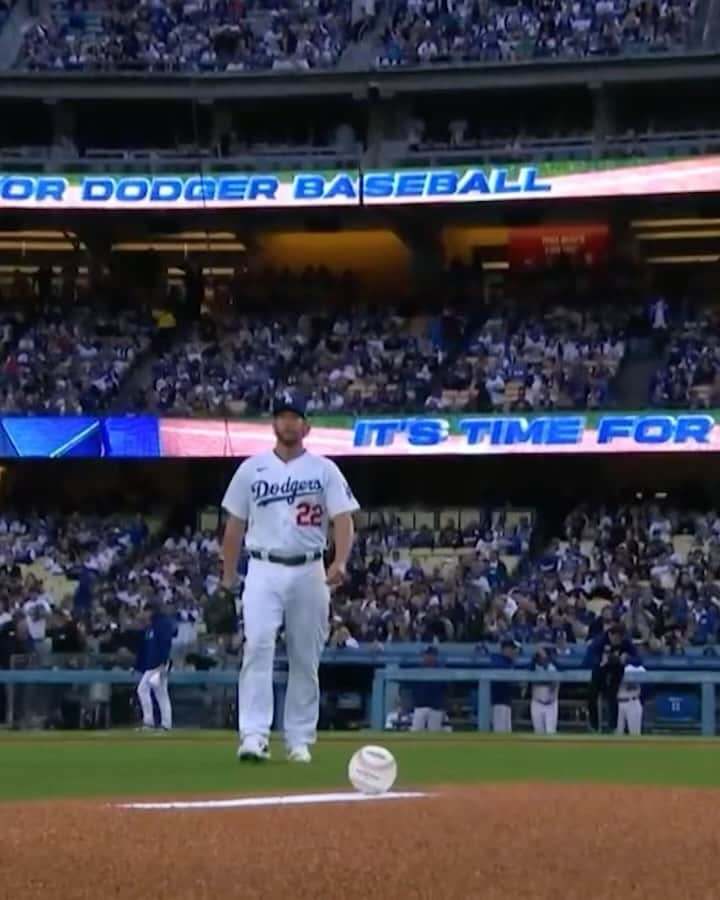 MLBのインスタグラム：「Clutch postseason moments. Insane finishes. Historic milestones. Nos. 40-31 in our countdown of the Top 100 Plays of 2023 are electrifying.  What will the top 30 bring?」