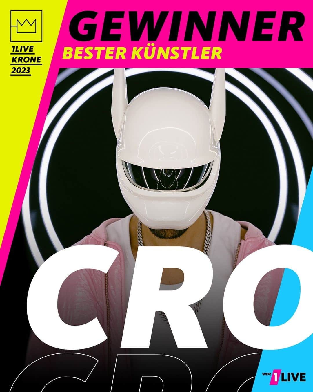 CROのインスタグラム：「@cro räumt die 1LIVE Krone 2023 in der Kategorie „Bester Künstler“ ab. Liebe Grüße nach Bali 🌴 👑   #1livekrone #sektor #1live」